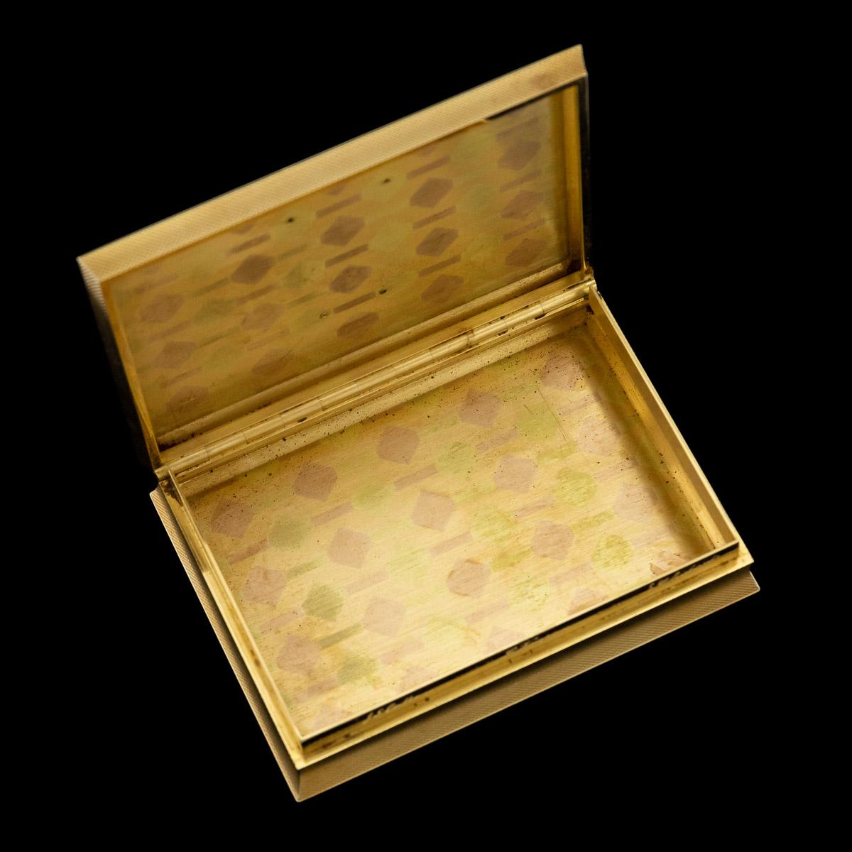 20th Century English Presentation 18-Karat Solid Gold and Enamel Snuff Box 2