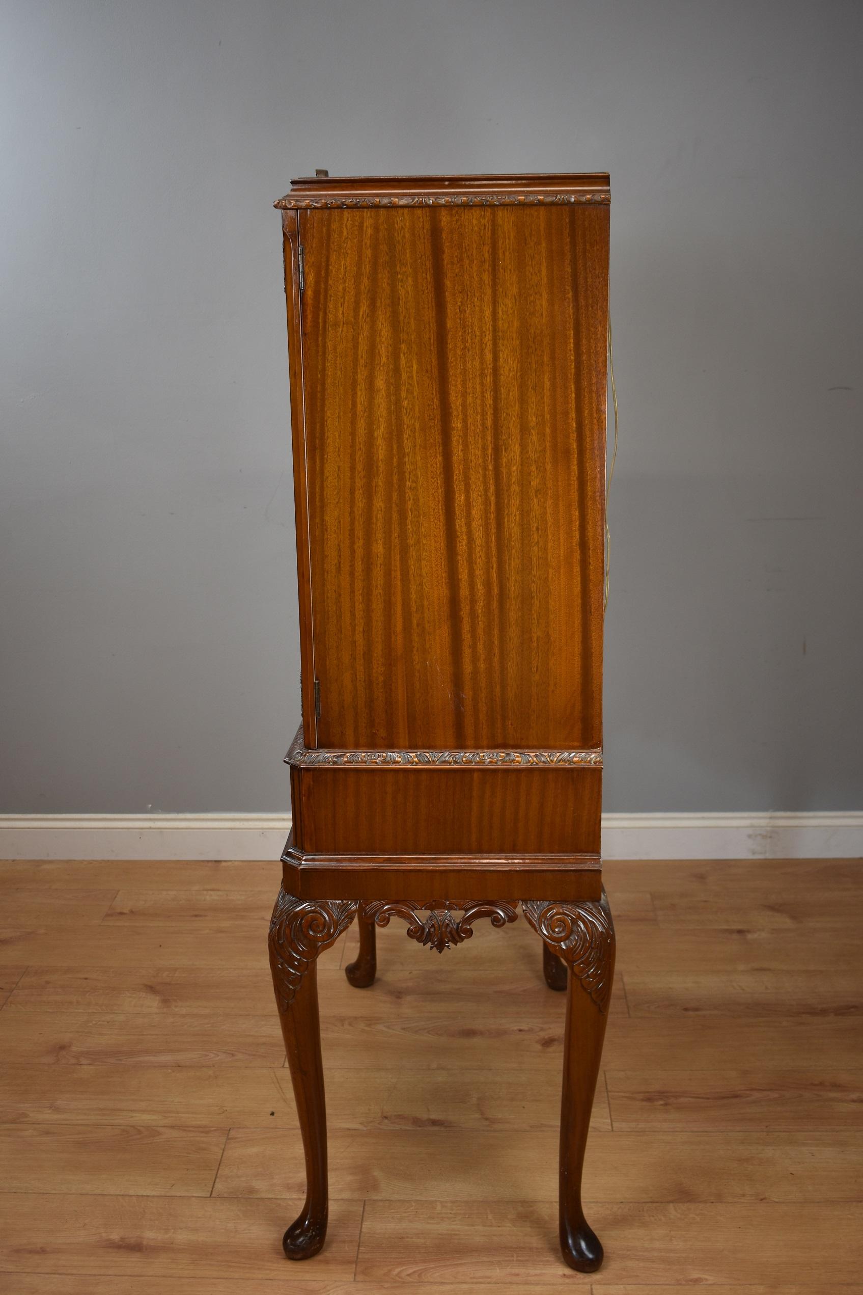 20th Century English Queen Anne Style Burr Walnut Cocktail Cabinet 5