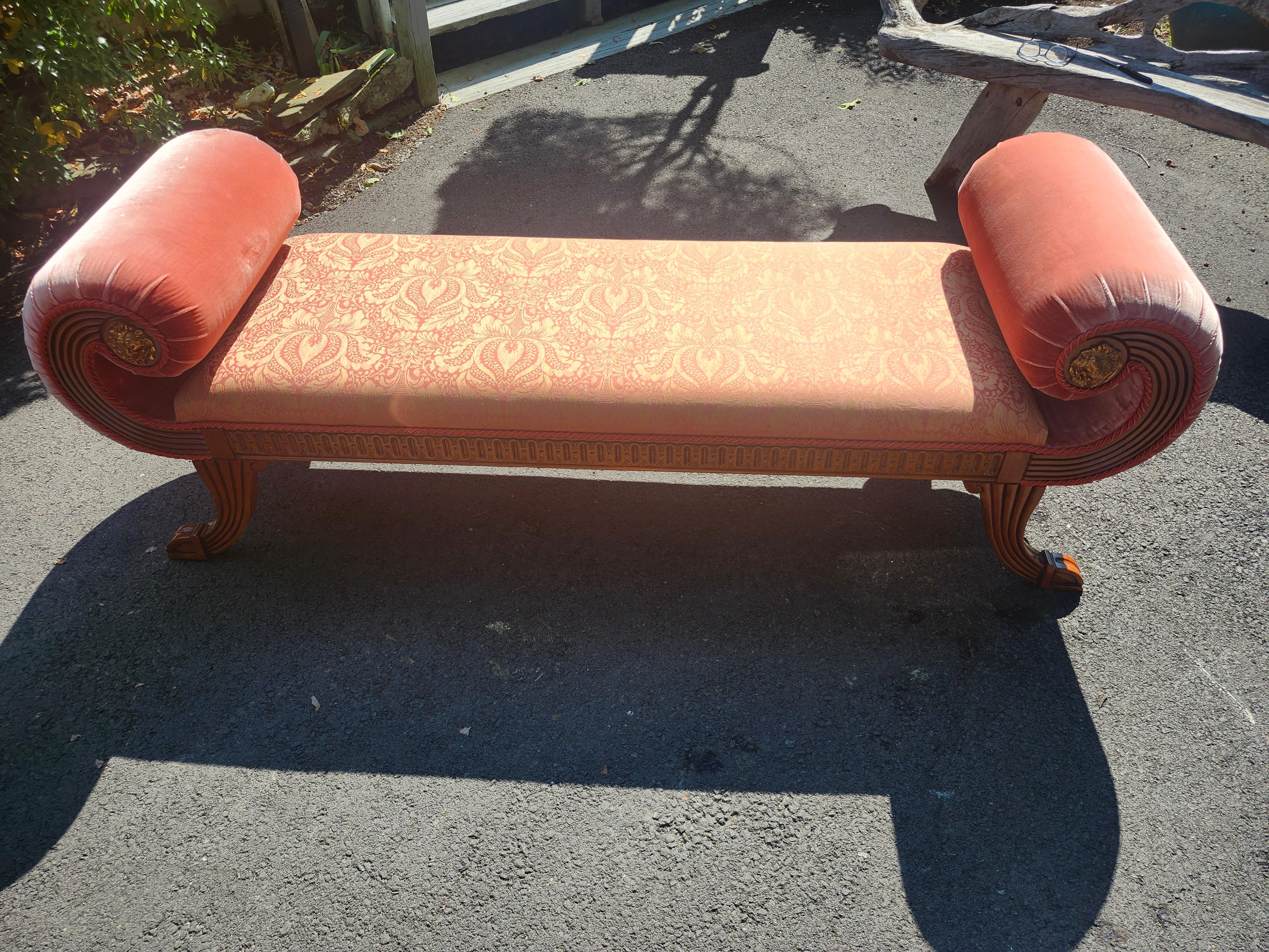 Fine XX secolo Recamier in stile Regency inglese del 20° secolo con bracci a voluta in vendita