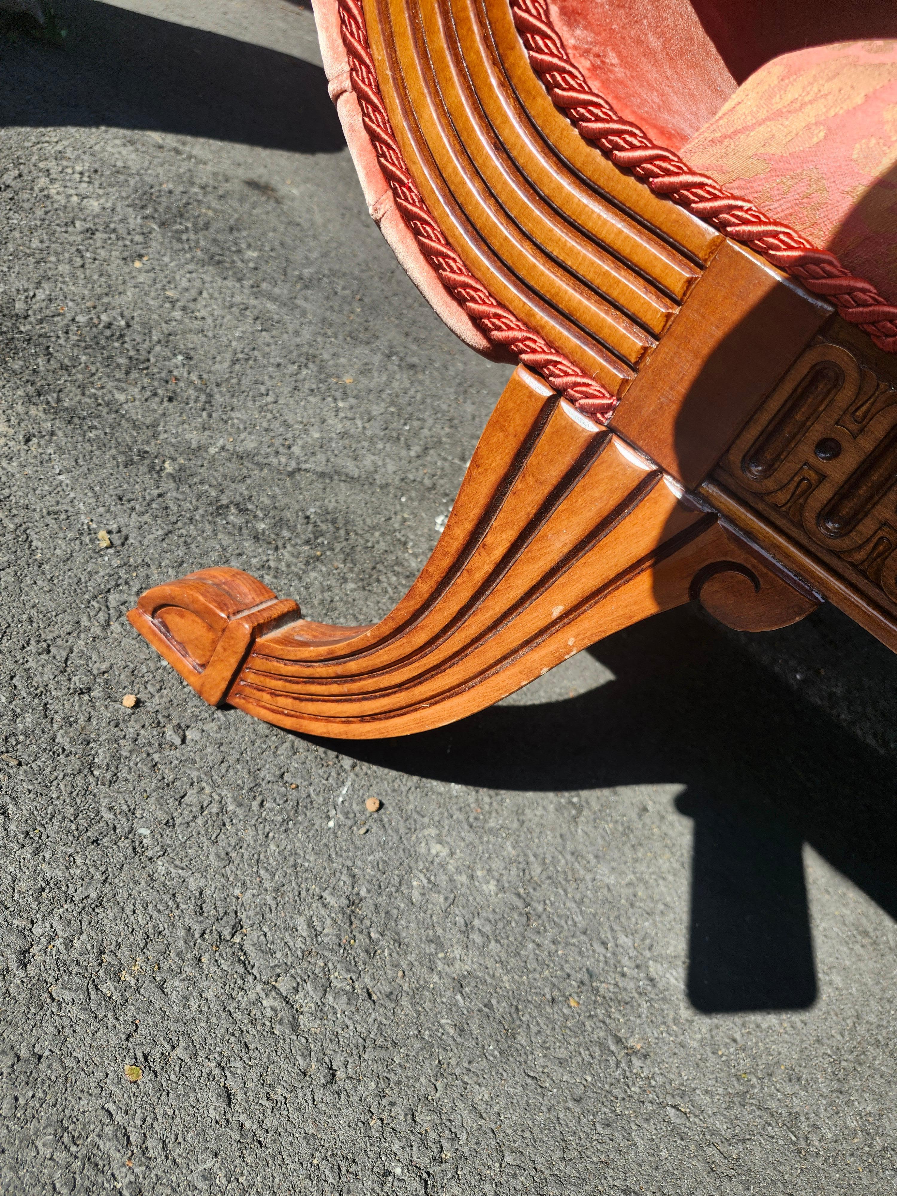Recamier in stile Regency inglese del 20° secolo con bracci a voluta in vendita 1