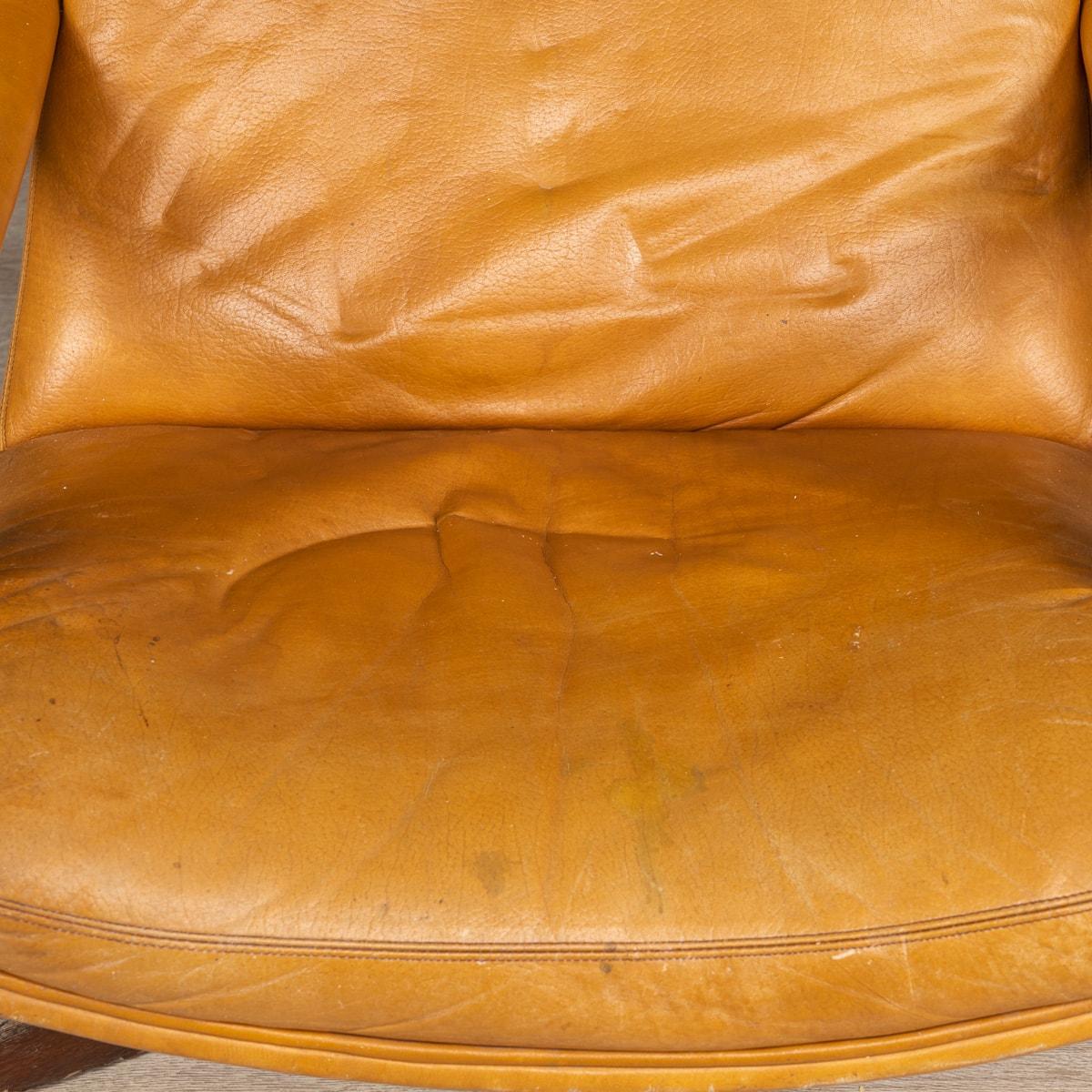 20th Century English Revolving Leather Lounge Chair 7