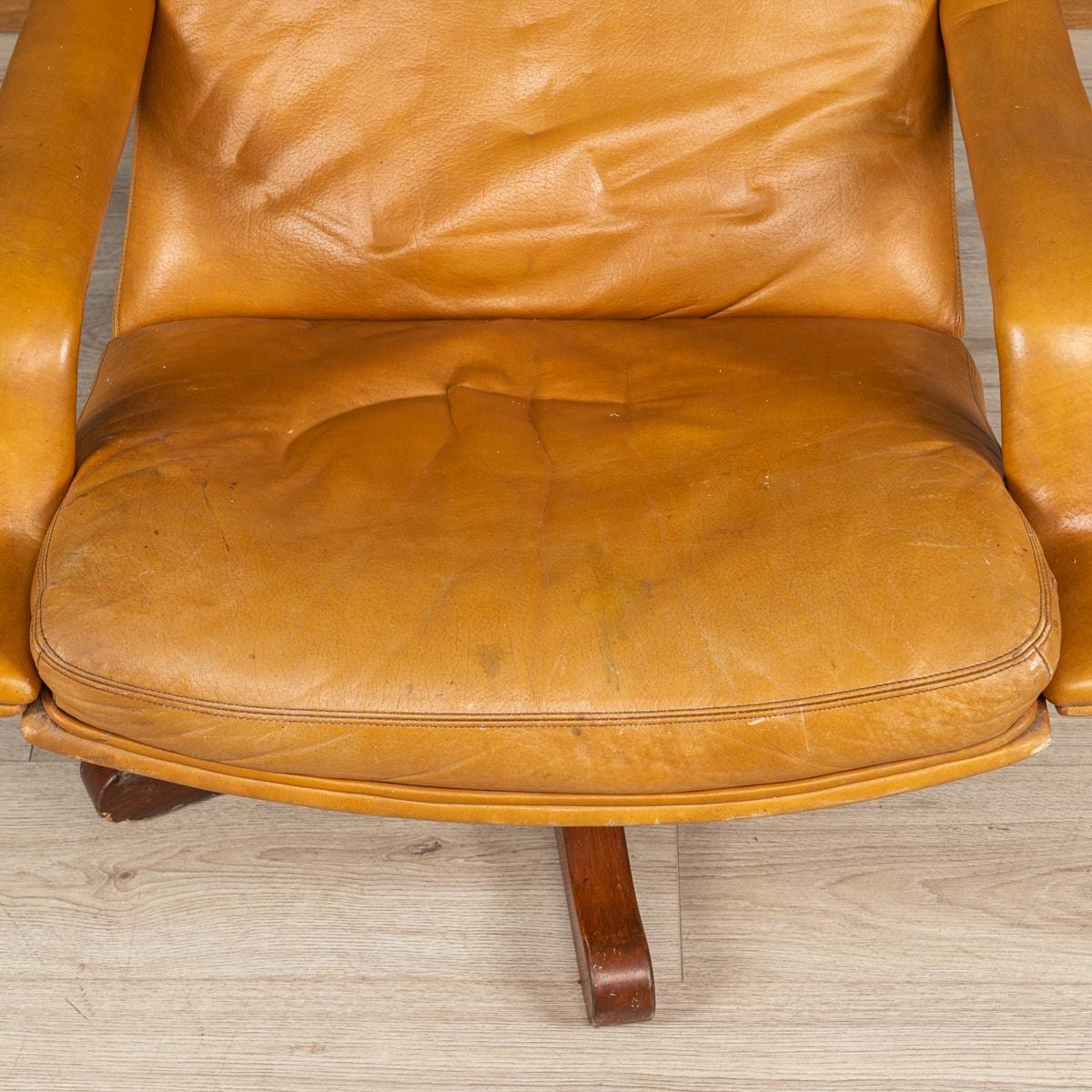 20th Century English Revolving Leather Lounge Chair 8