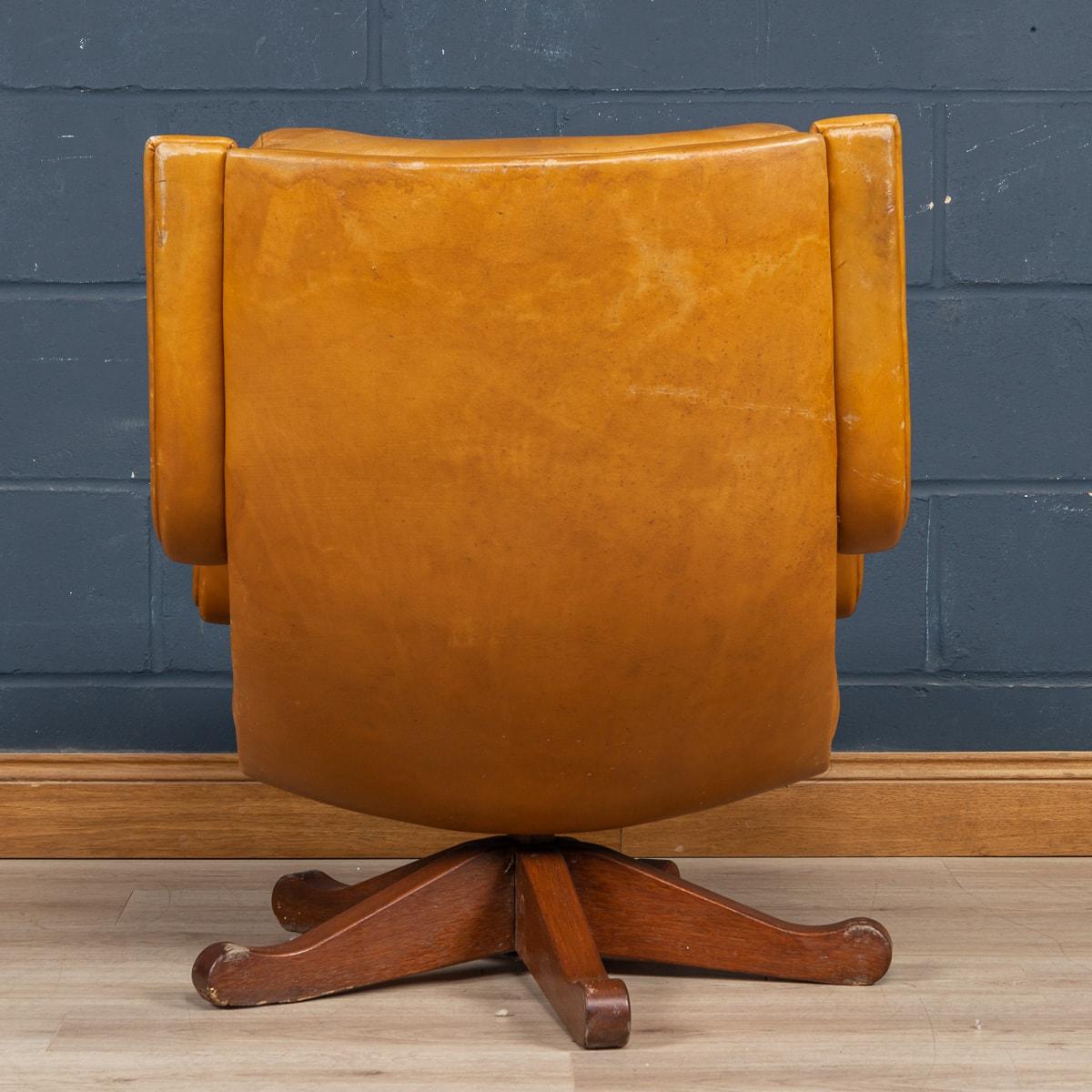 20th Century English Revolving Leather Lounge Chair 1