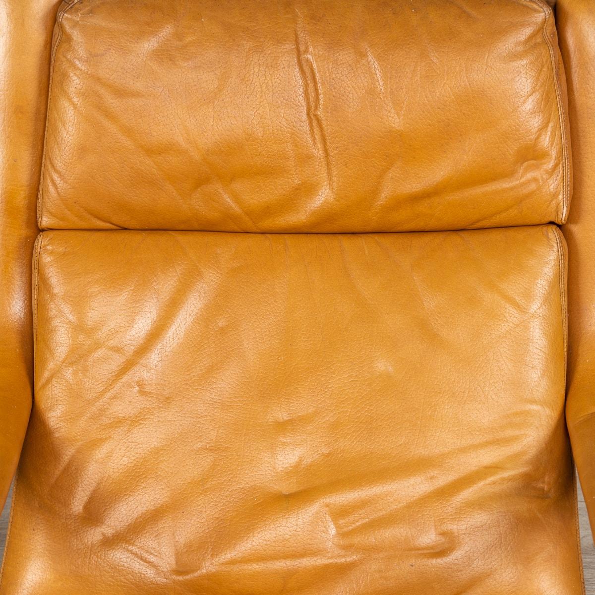 20th Century English Revolving Leather Lounge Chair 5