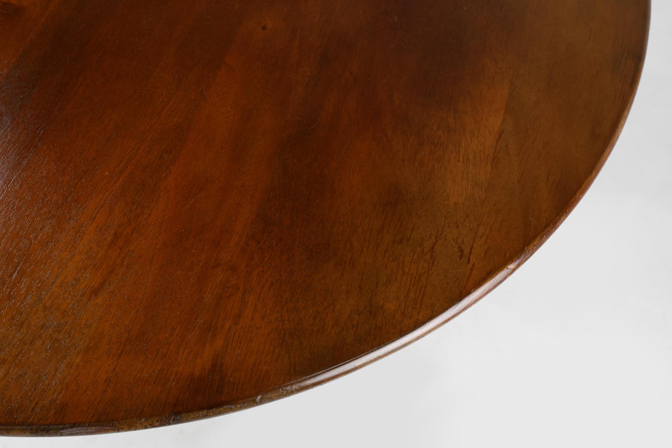 Britannique Table ronde anglaise du 20ème siècle en bois de cerisier, Royaume-Uni en vente