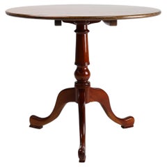 20th Century English round tilt top table in cherry wood, UK