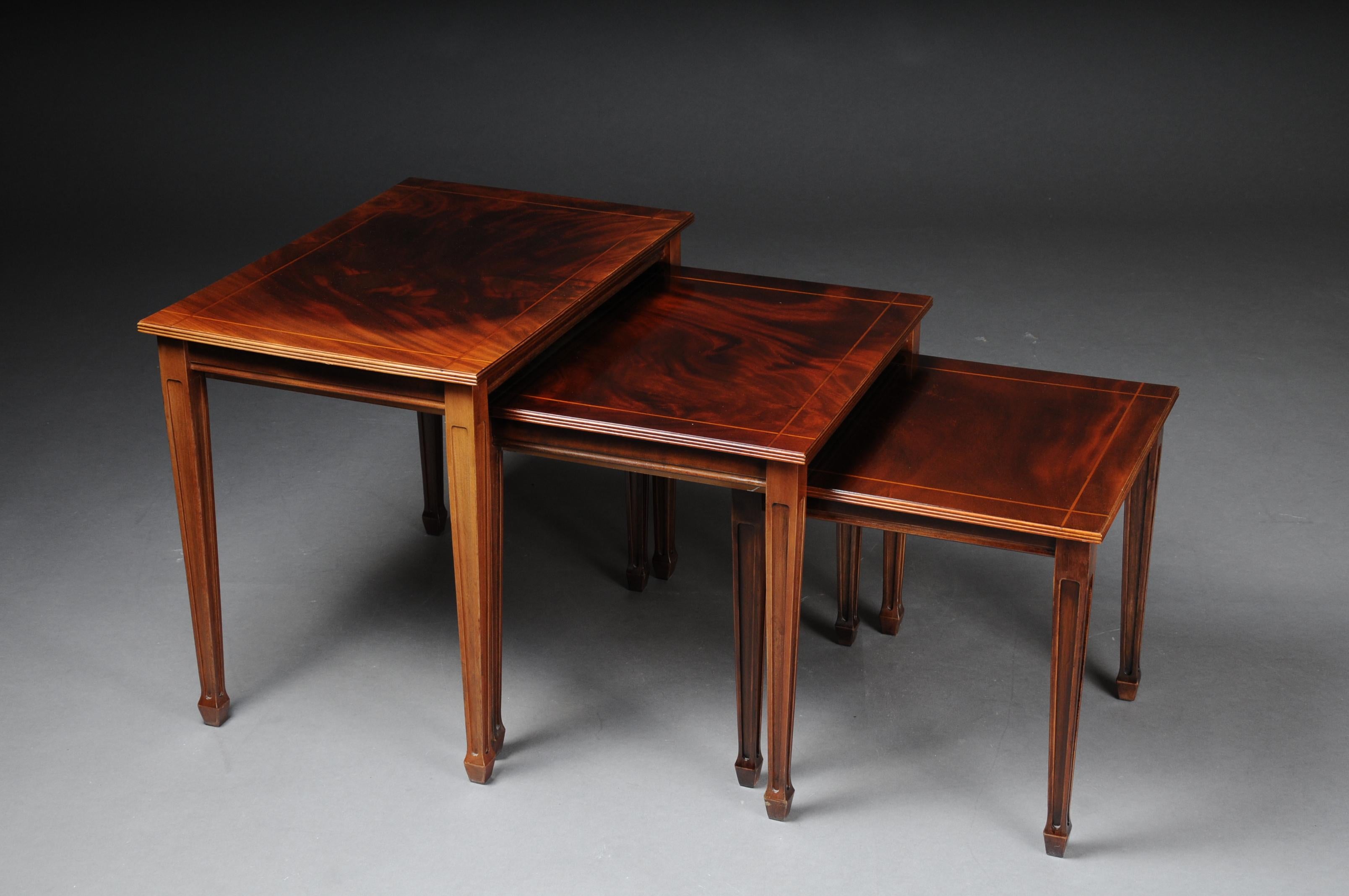 20th Century English Set of 3 Side Tables, Mahogany (Gebeizt)
