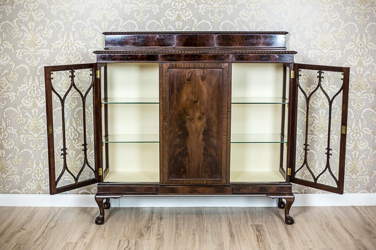 20th-Century English Showcase in the Chippendale Type Veneered with Mahogany 5