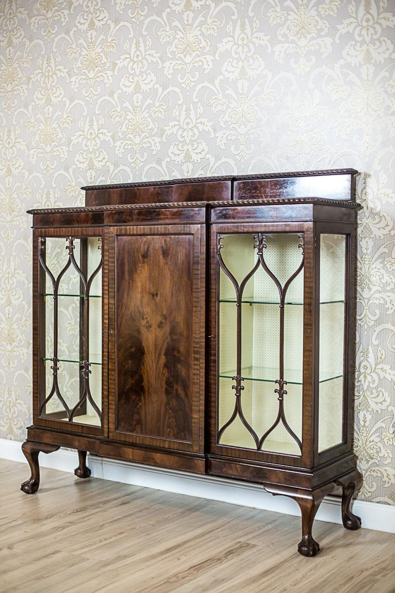 20th-Century English Showcase in the Chippendale Type Veneered with Mahogany 6