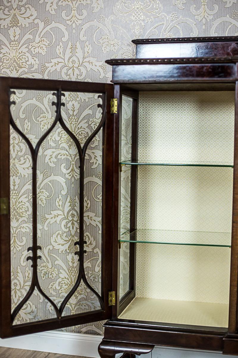 20th-Century English Showcase in the Chippendale Type Veneered with Mahogany 9