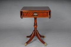 Table d'appoint anglaise du 20e siècle, acajou