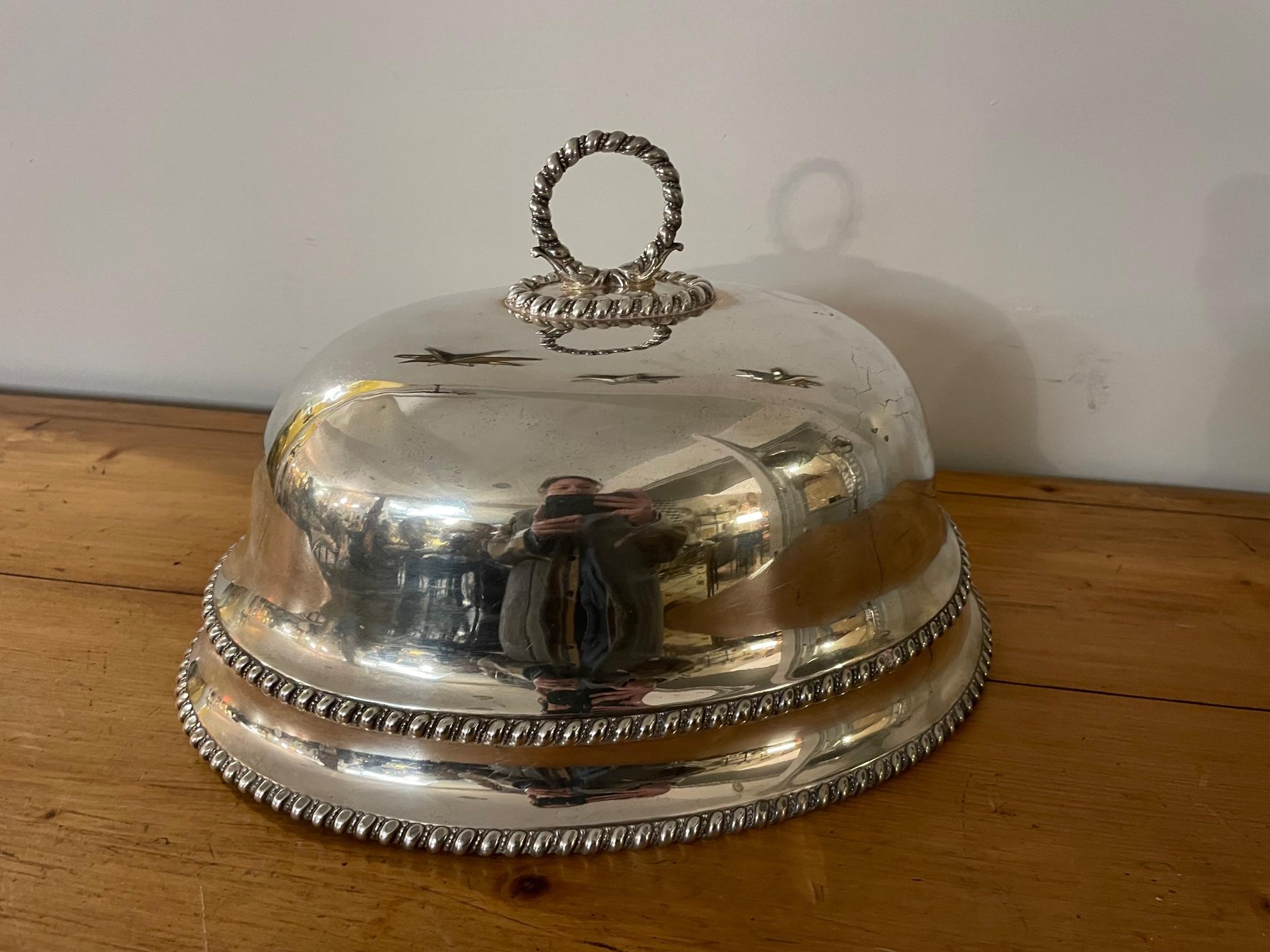 Beautiful 20th century English Silver plate Dish Bell from the 1950s. 
Very elegant details, especially of the handle. 
Make a difference on a diner table. 
very good condition and quality.