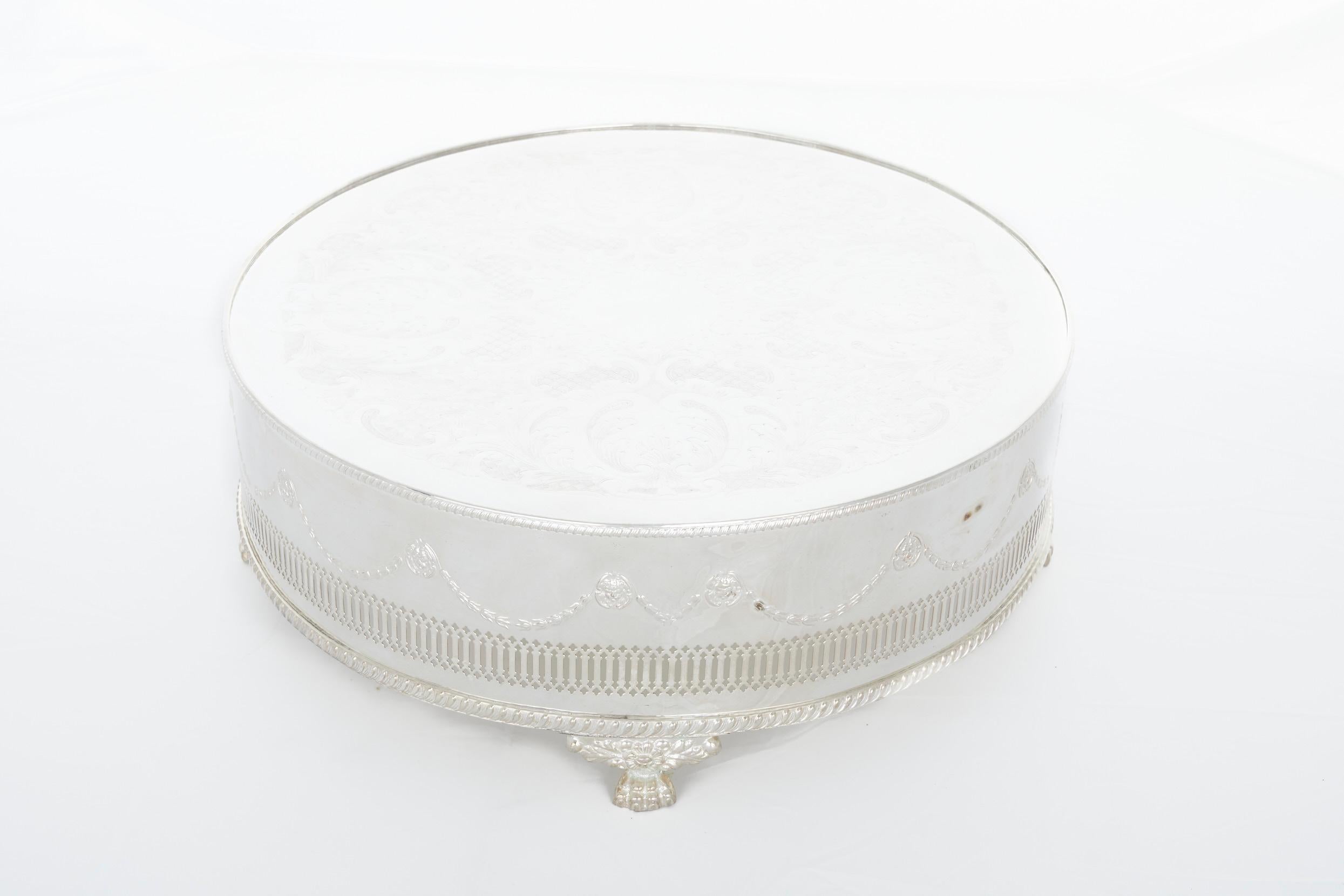20th Century English Silver Round Footed Plateau / Dessert Stand For Sale 4