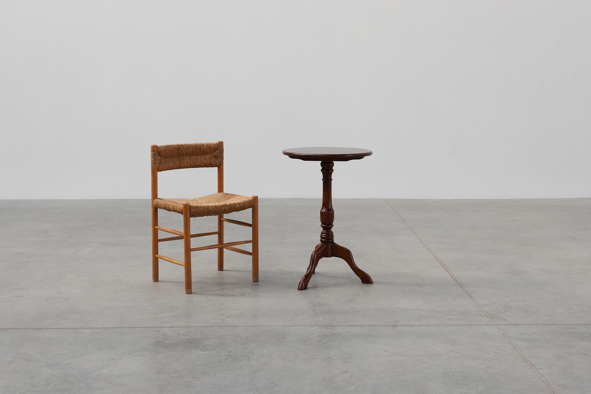 Reino Unido / 1950 / mesa basculante / madera de roble / inglesa / mediados de siglo

Preciosa mesita inglesa trípode basculante de madera maciza de roble. Fabricado en el siglo XX en el Reino Unido. Esta mesa tiene un tablero redondo y una columna