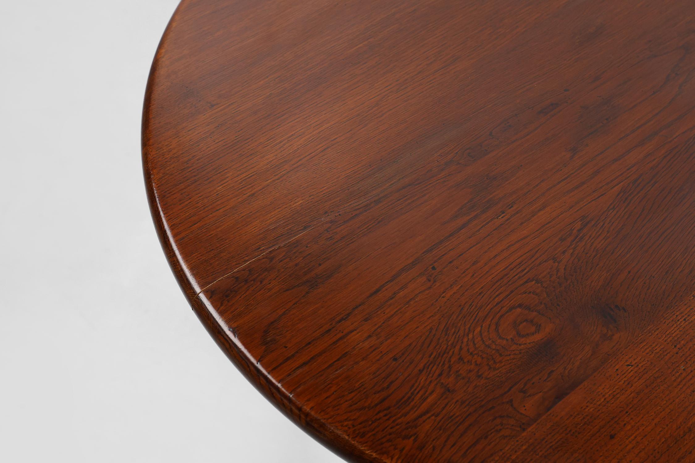 British 20th Century English small round tilt top table in solid oak, UK For Sale