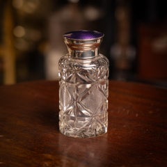 Vaso inglese del XX secolo in argento massiccio, smalto guilloché e cristallo tagliato, 1927 ca.