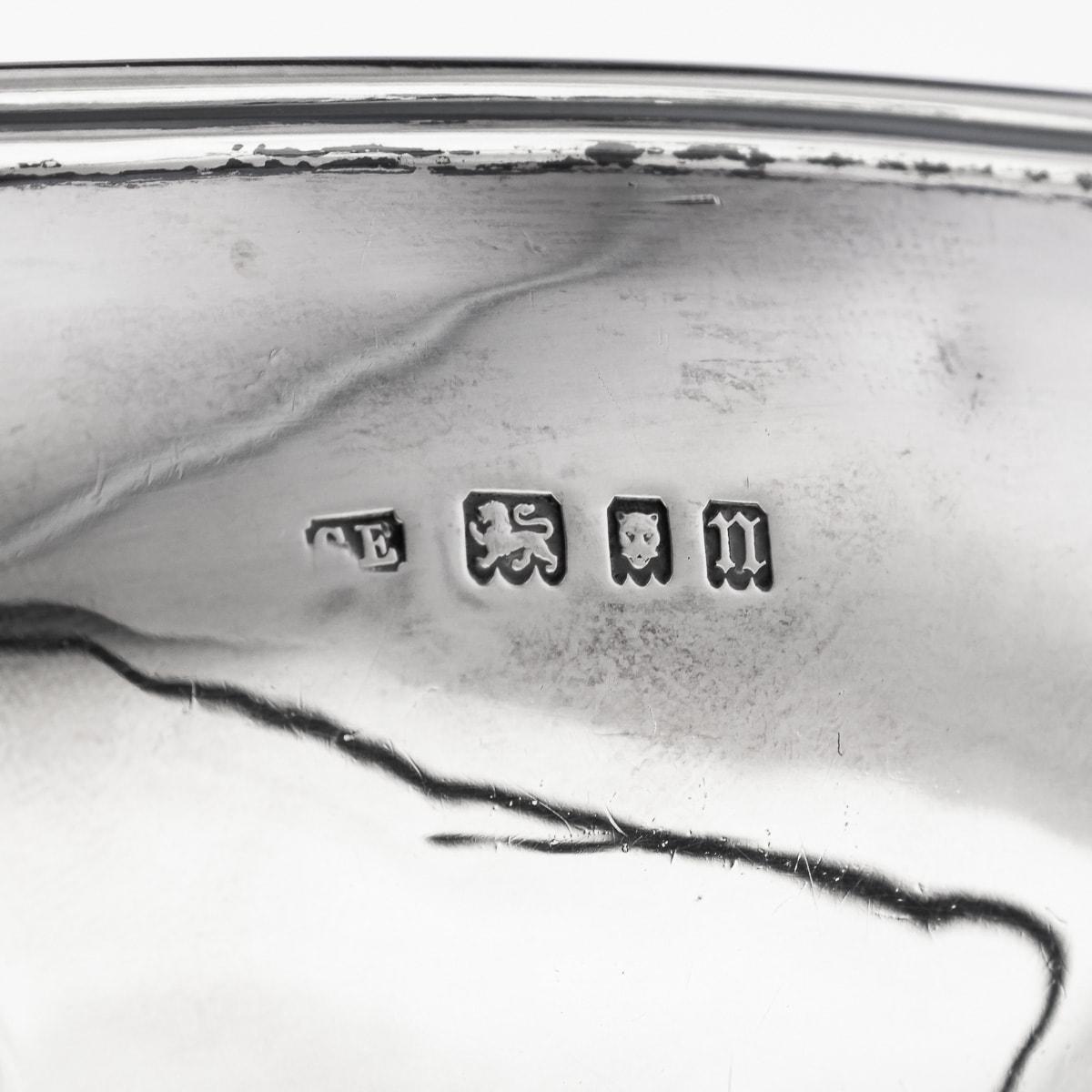 20th Century English Solid Silver Lamplight Shaped Table Cigar Lighter, c.1928 10