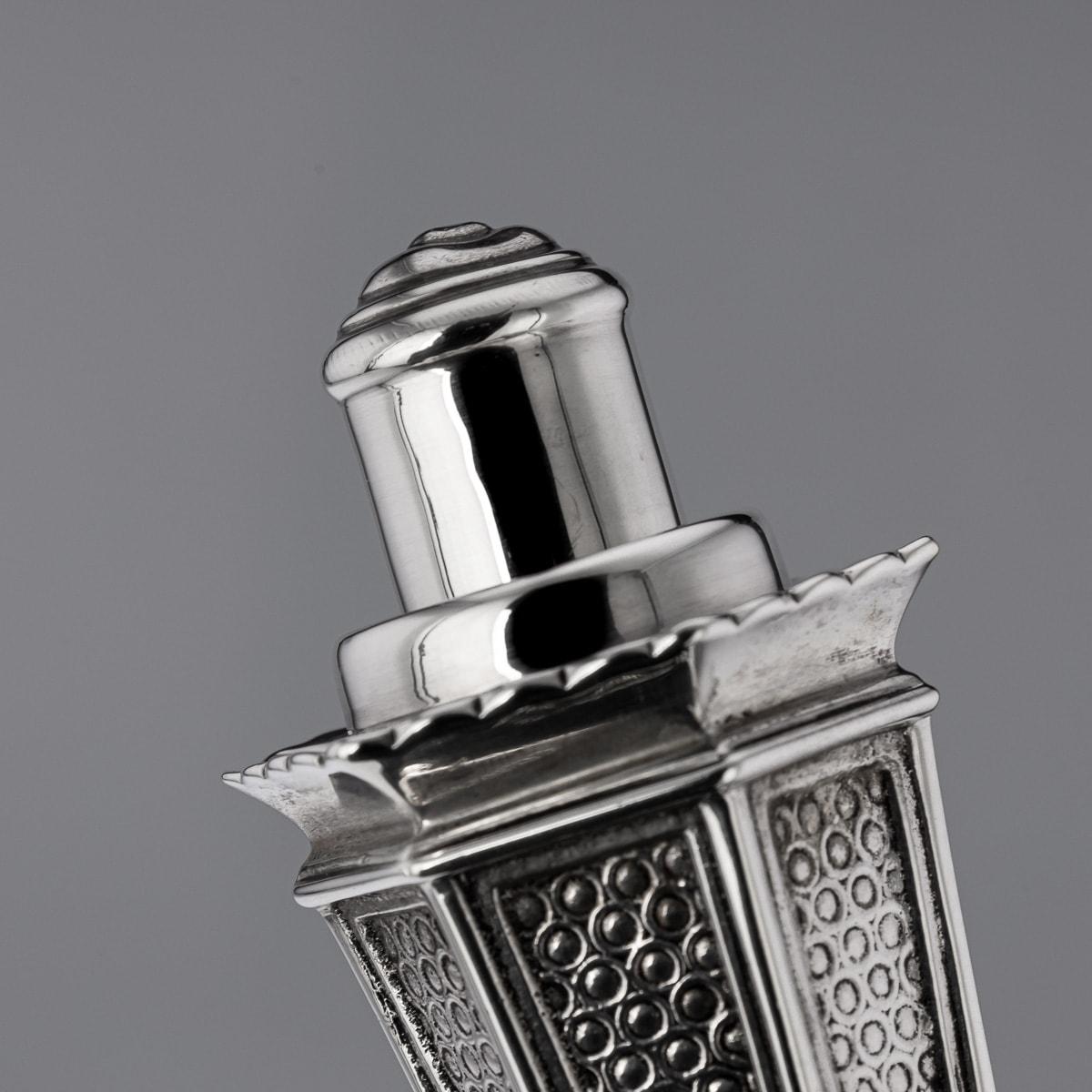 20th Century English Solid Silver Lamplight Shaped Table Cigar Lighter, c.1928 For Sale 2