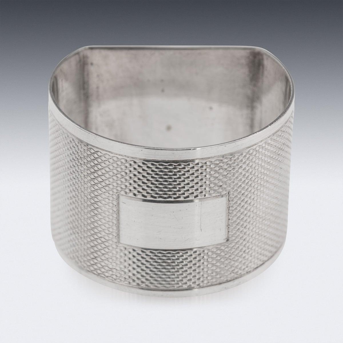 Ensemble de huit ronds de serviette anglais en argent massif du 20ème siècle, Viner's Ltd vers 1961 en vente 1
