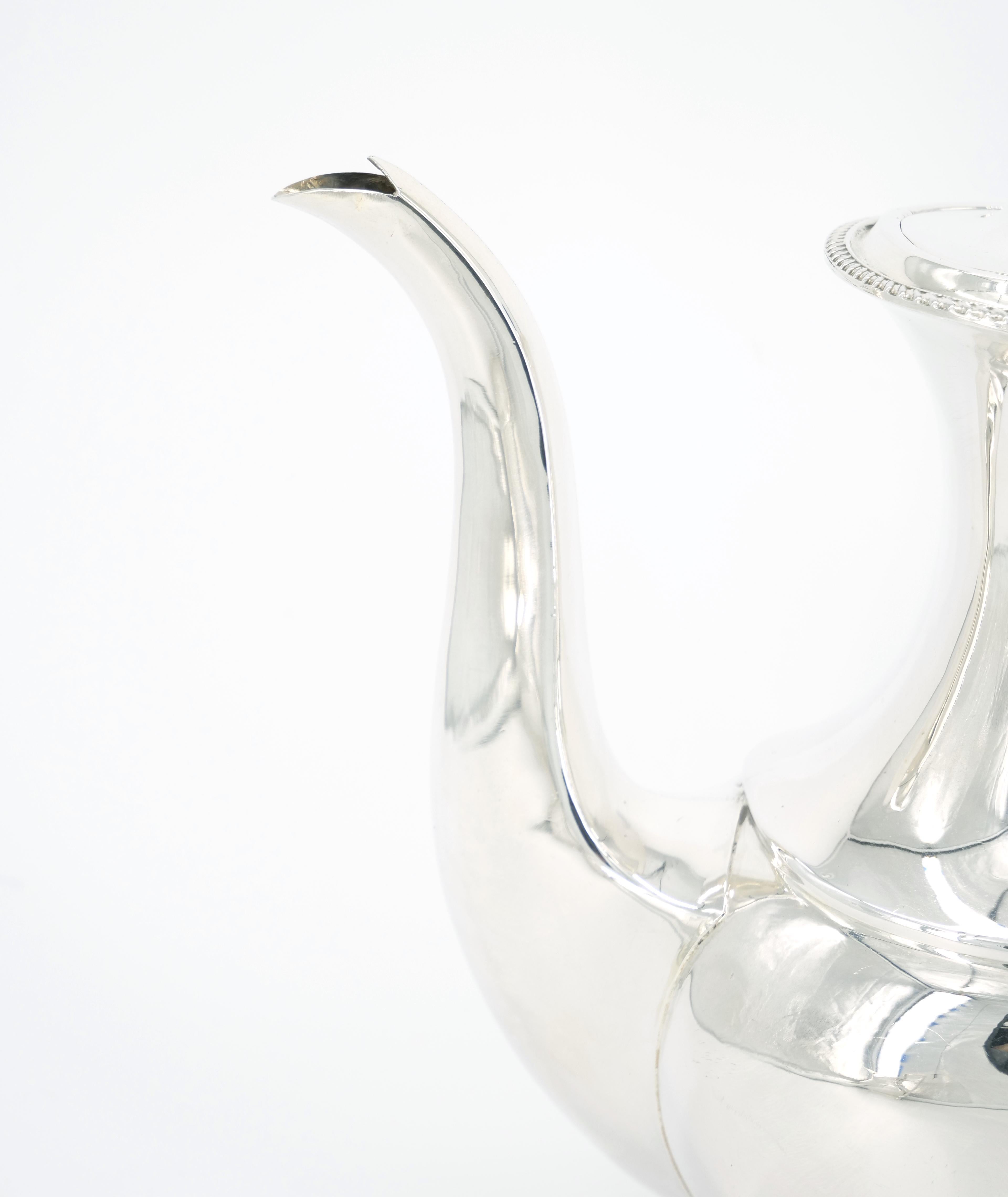 Servicio de té y café de cuatro piezas en plata de ley inglesa del siglo XX en venta 4