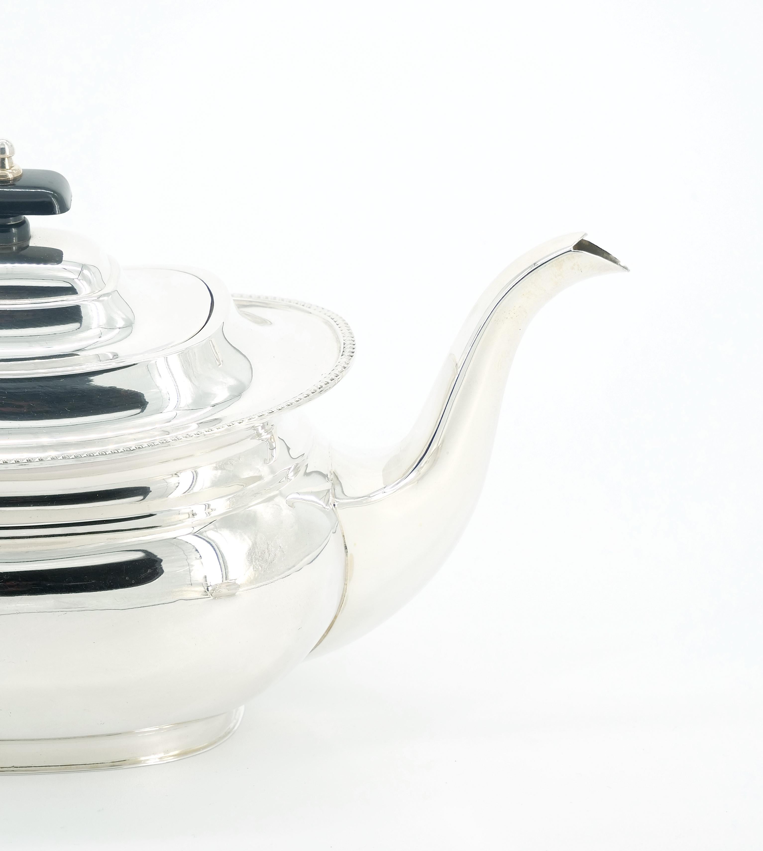 Servicio de té y café de cuatro piezas en plata de ley inglesa del siglo XX en venta 6