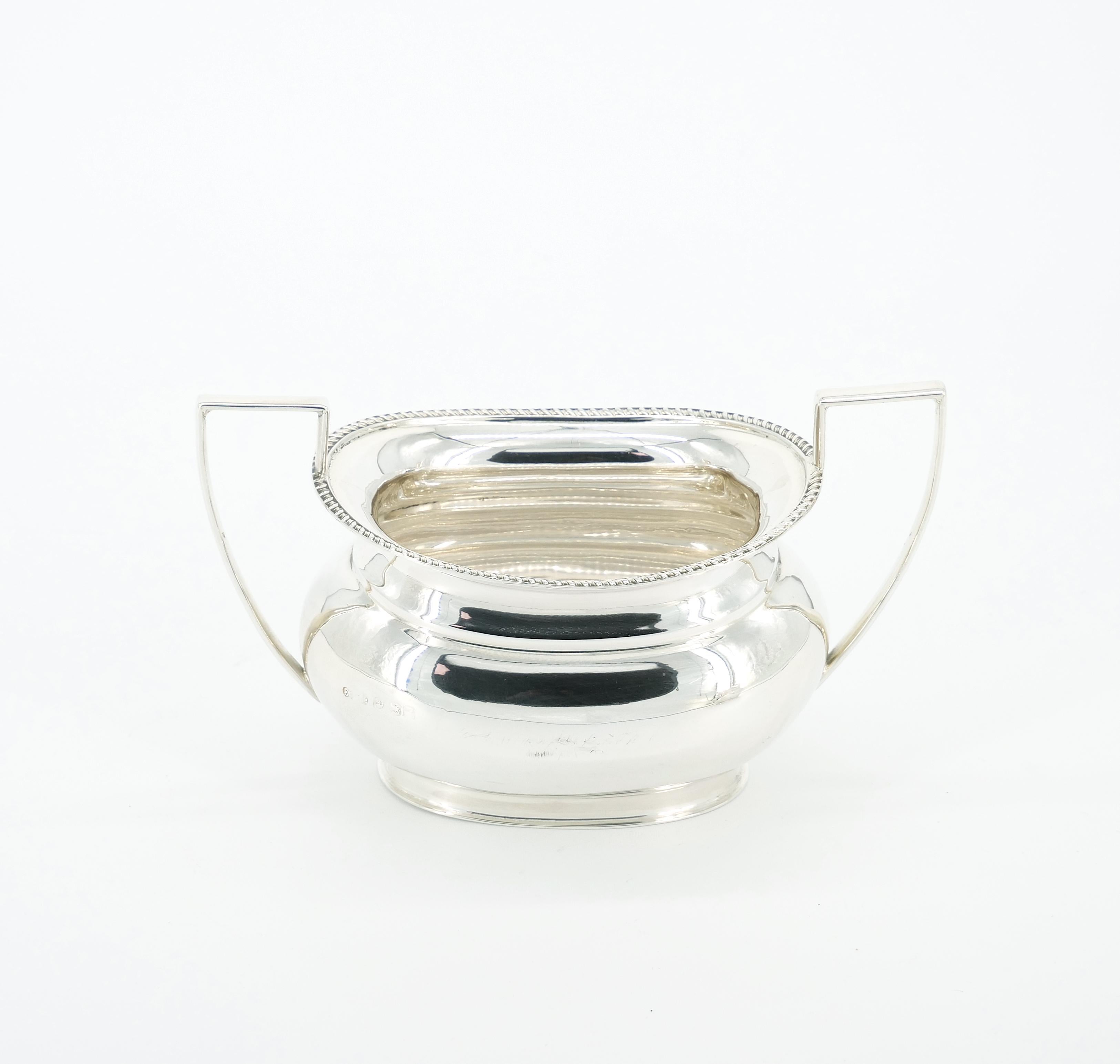 Servicio de té y café de cuatro piezas en plata de ley inglesa del siglo XX en venta 8