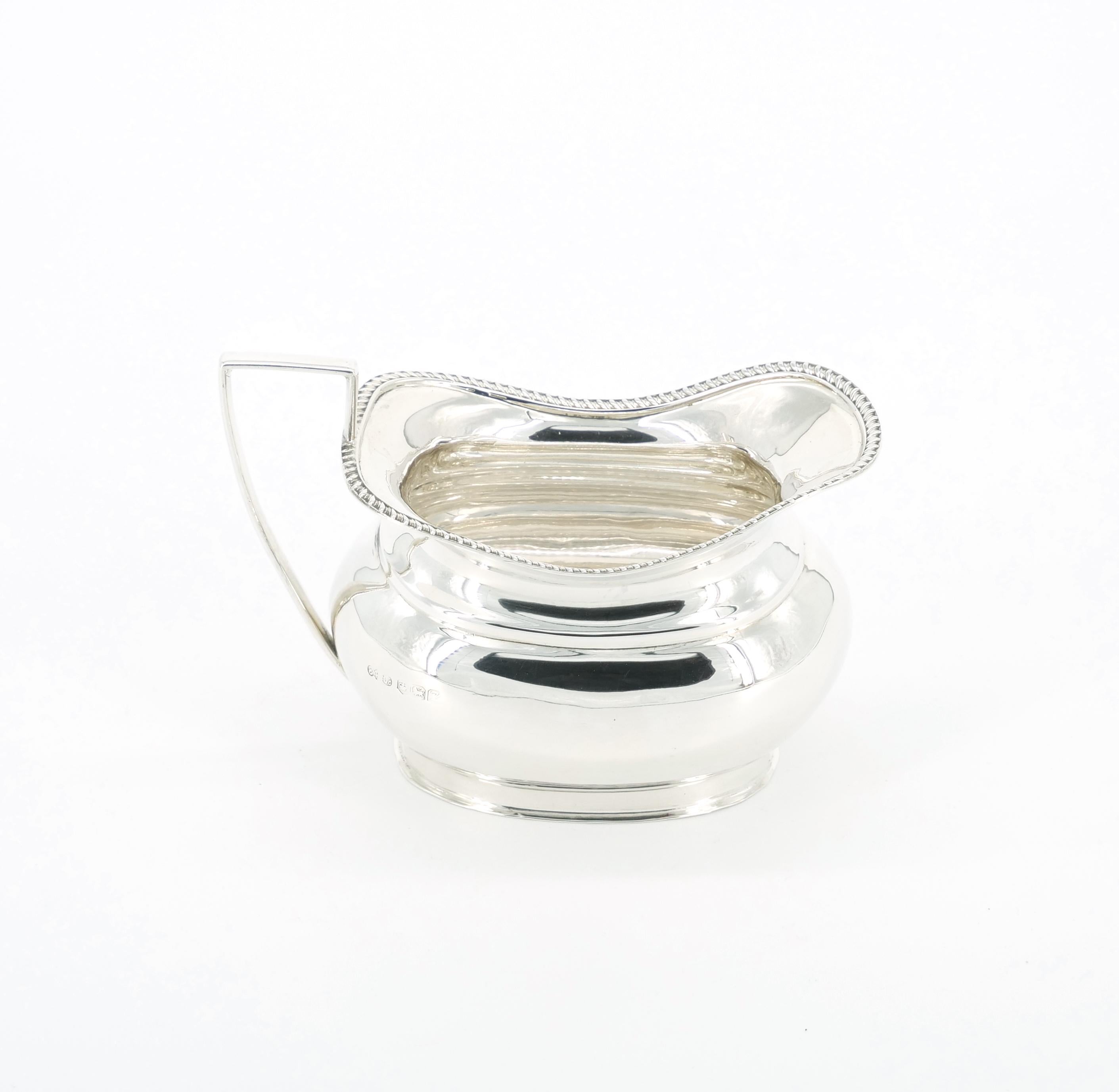 Servicio de té y café de cuatro piezas en plata de ley inglesa del siglo XX en venta 9