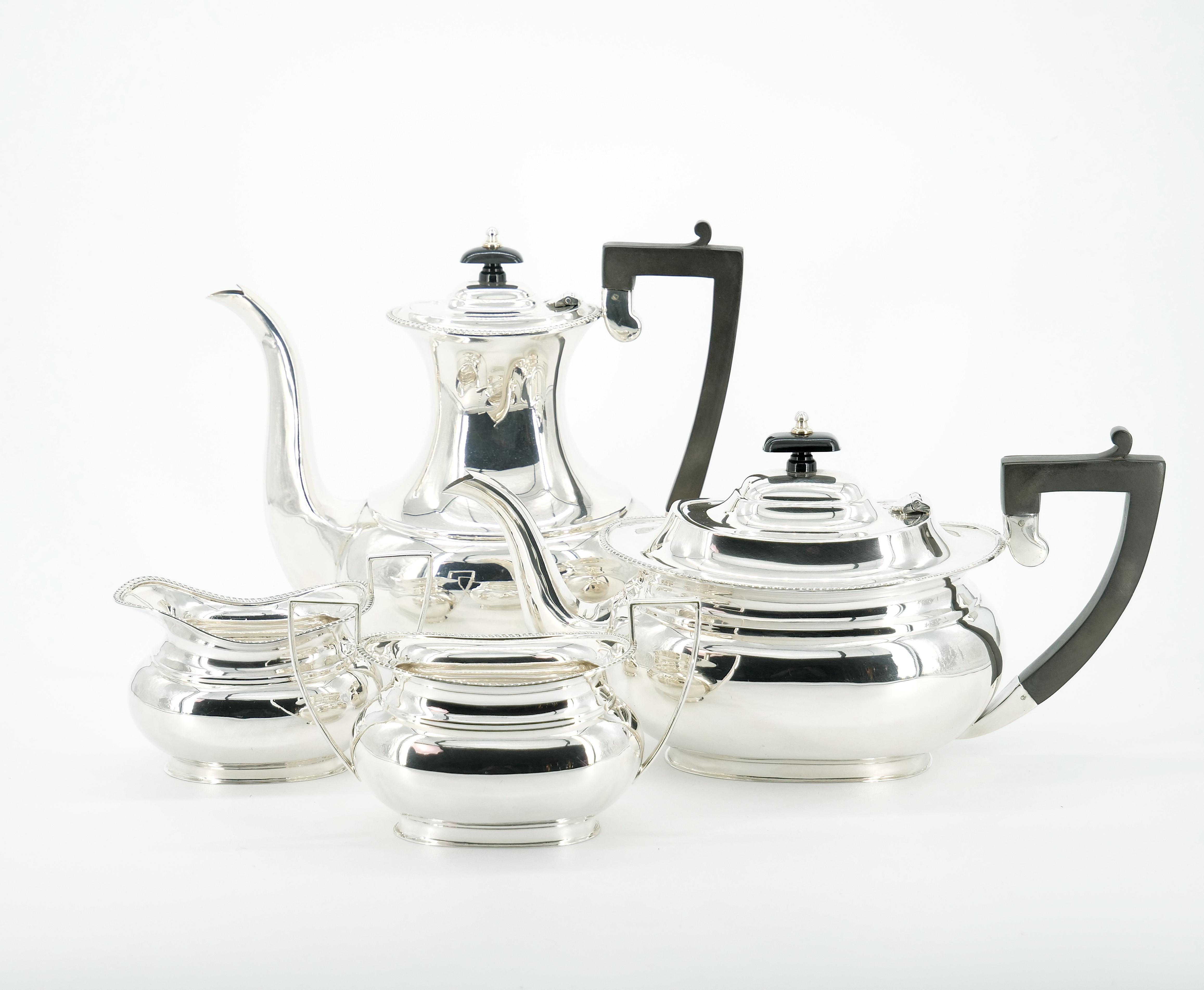 Servicio de té y café de cuatro piezas en plata de ley inglesa del siglo XX en venta 10