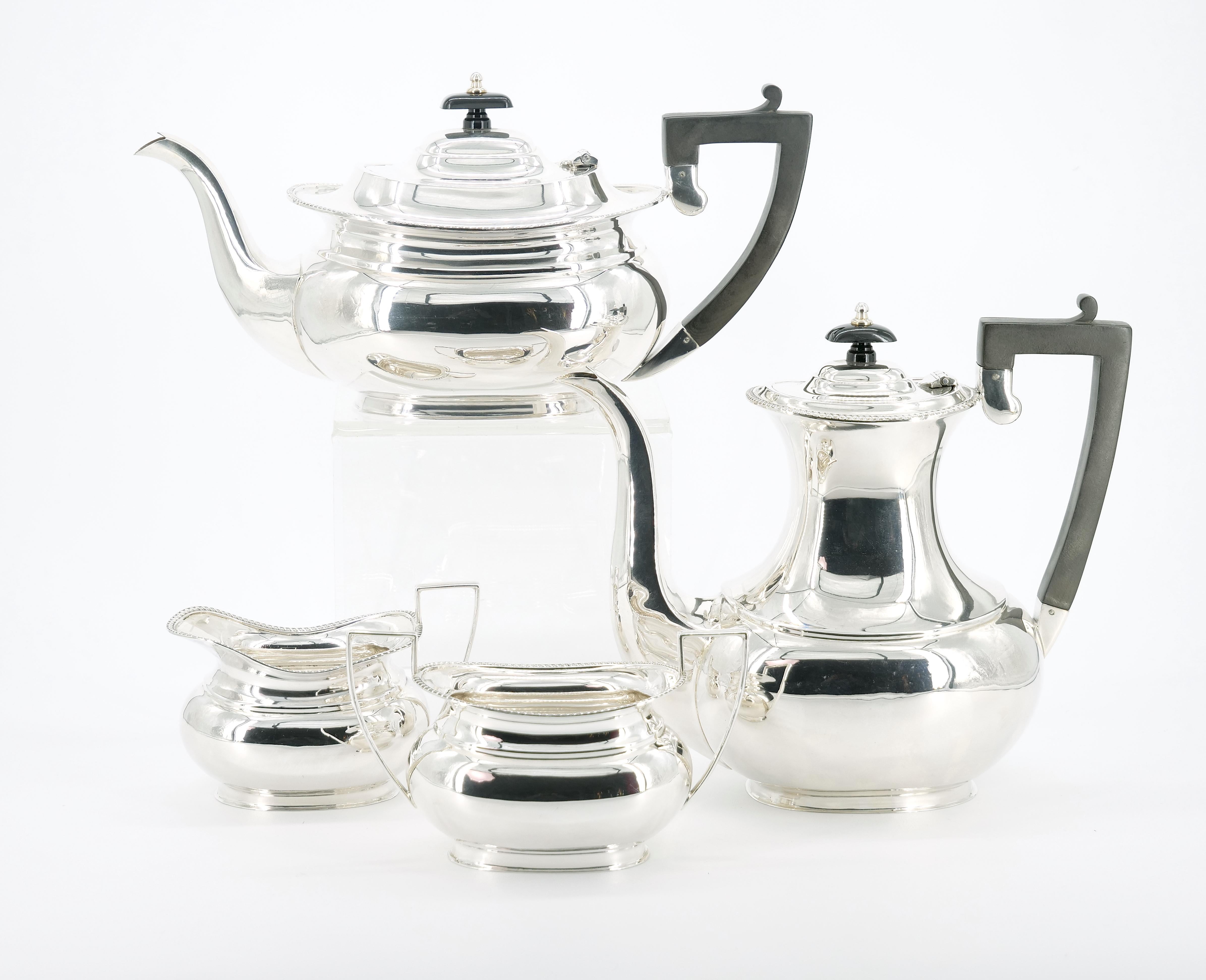 Servicio de té y café de cuatro piezas en plata de ley inglesa del siglo XX Inglés en venta