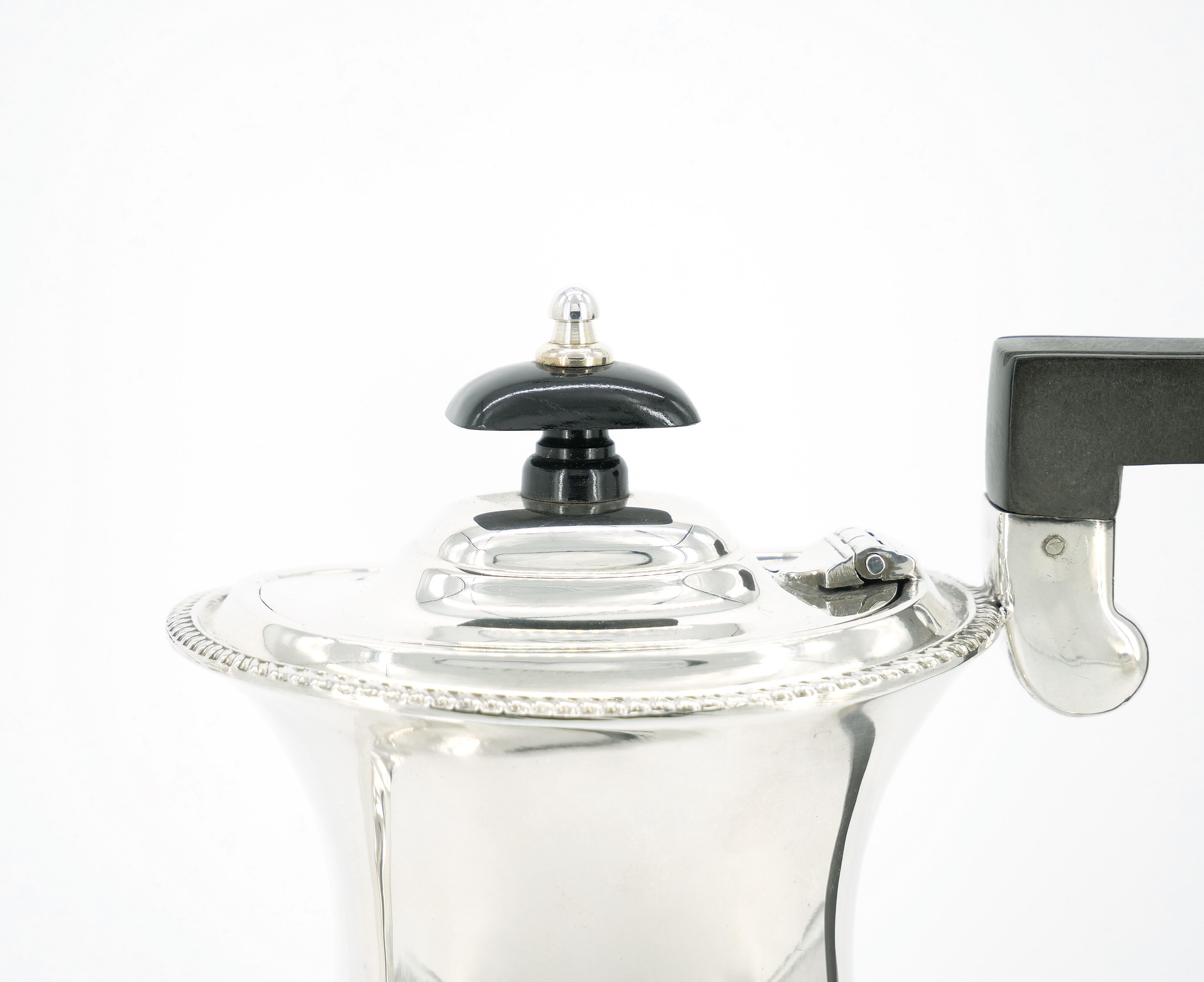 Servicio de té y café de cuatro piezas en plata de ley inglesa del siglo XX en venta 2