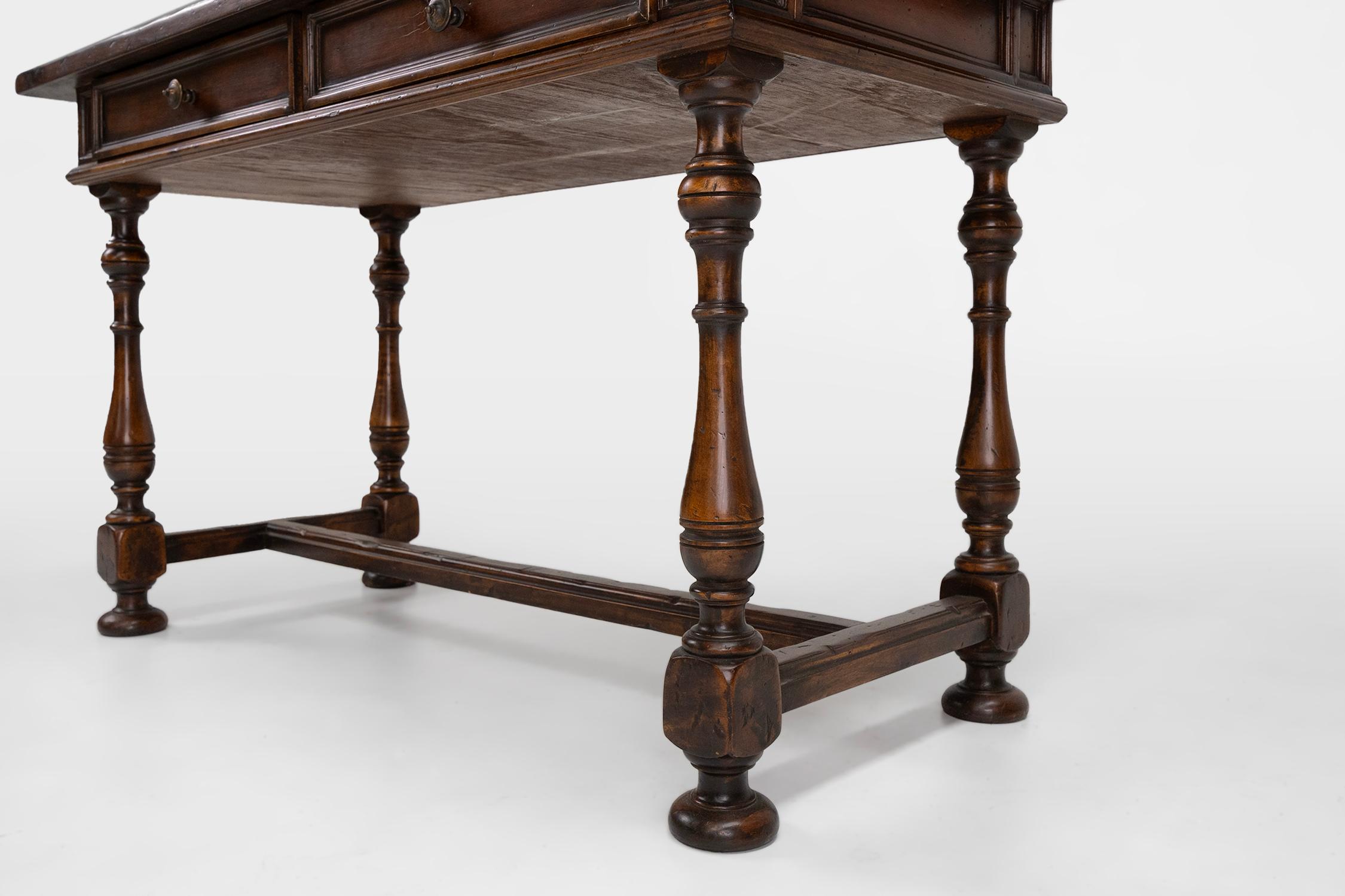 20th Century English style desk in oak, United Kingdom ca. 1950 5