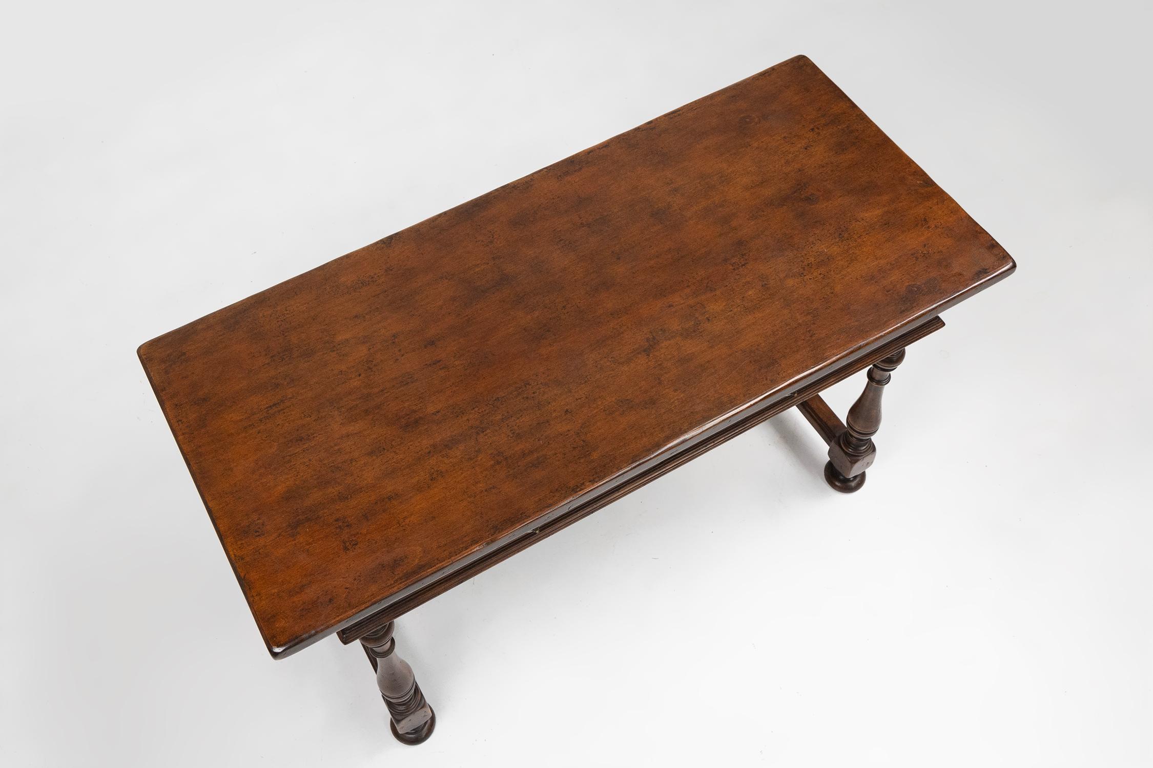 20th Century English style desk in oak, United Kingdom ca. 1950 7