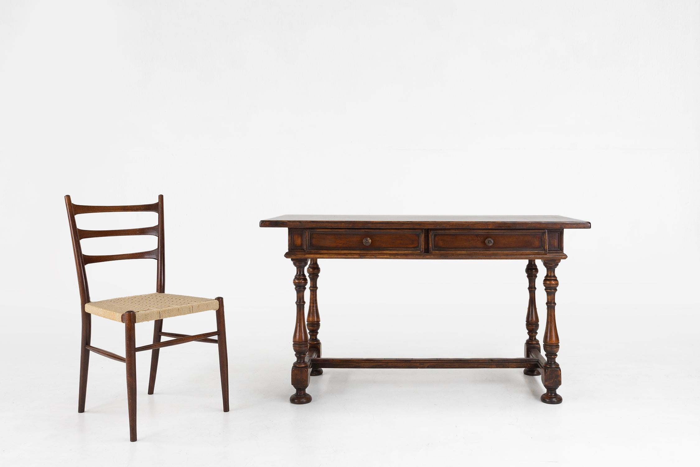 United kingdom / 1950 / desk / oak / English

A charming writing table or desk in full oak crafted in the 1950s in the united kingdom.

This tabel has two spacious drawers and legs reinforced with a h-stretcher.

This desk has a rich antique-style
