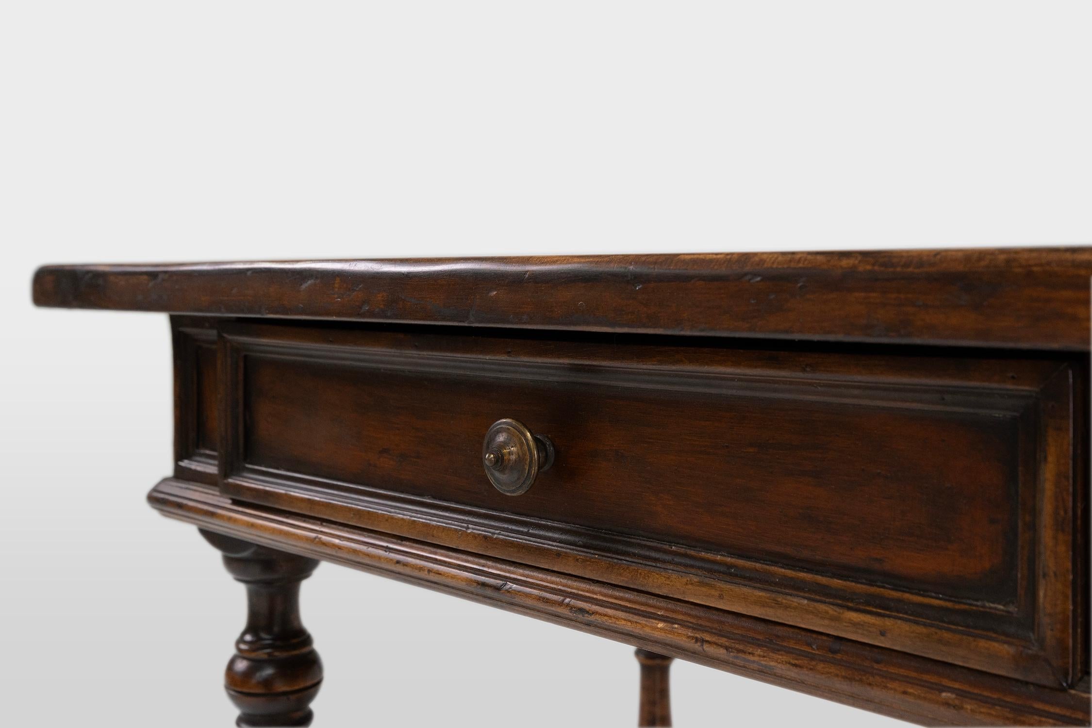 British 20th Century English style desk in oak, United Kingdom ca. 1950