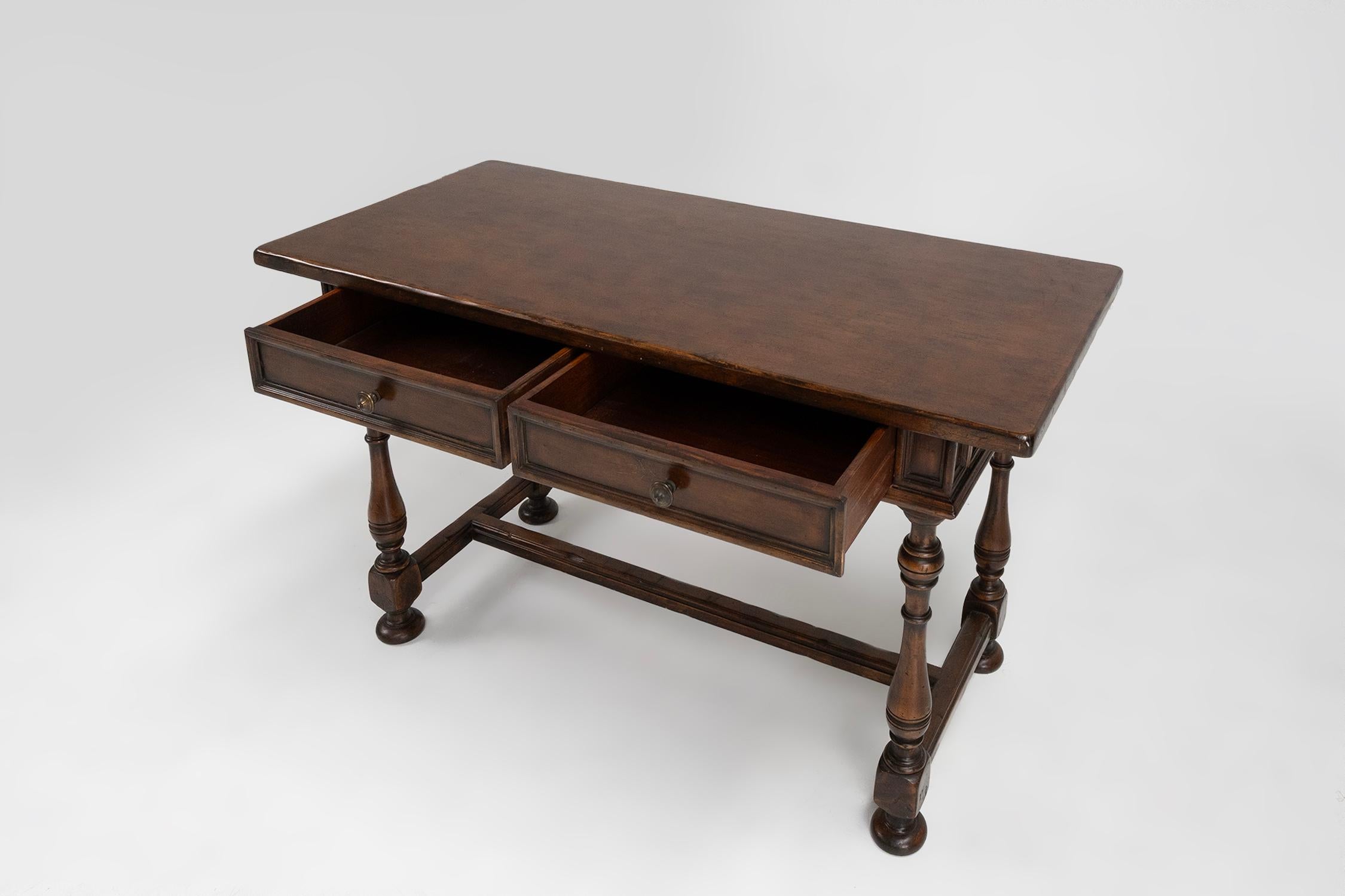 20th Century English style desk in oak, United Kingdom ca. 1950 In Good Condition In Meulebeke, BE