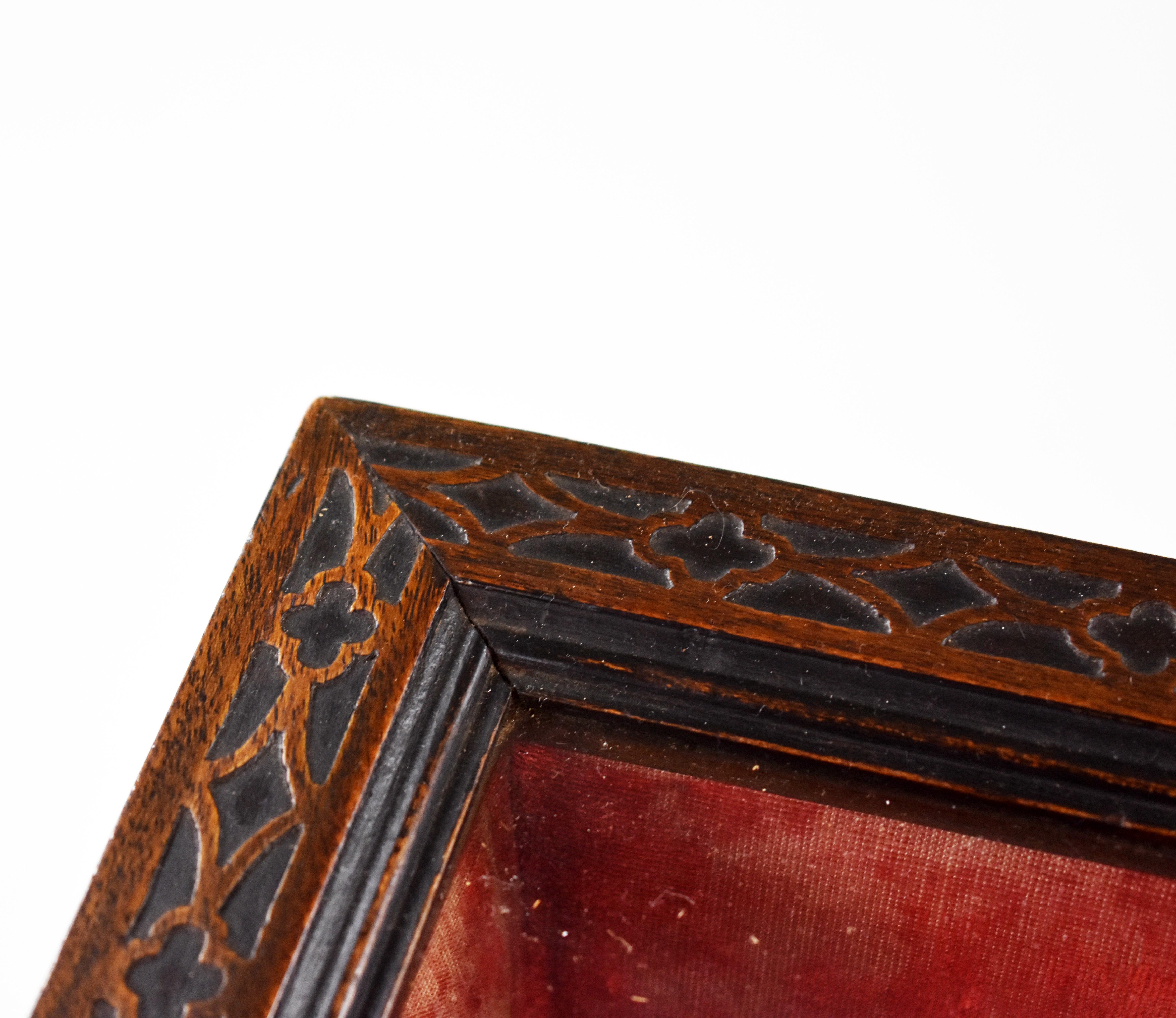 20th Century English Victorian Mahogany Blind Fretwork Bijouterie Table For Sale 5