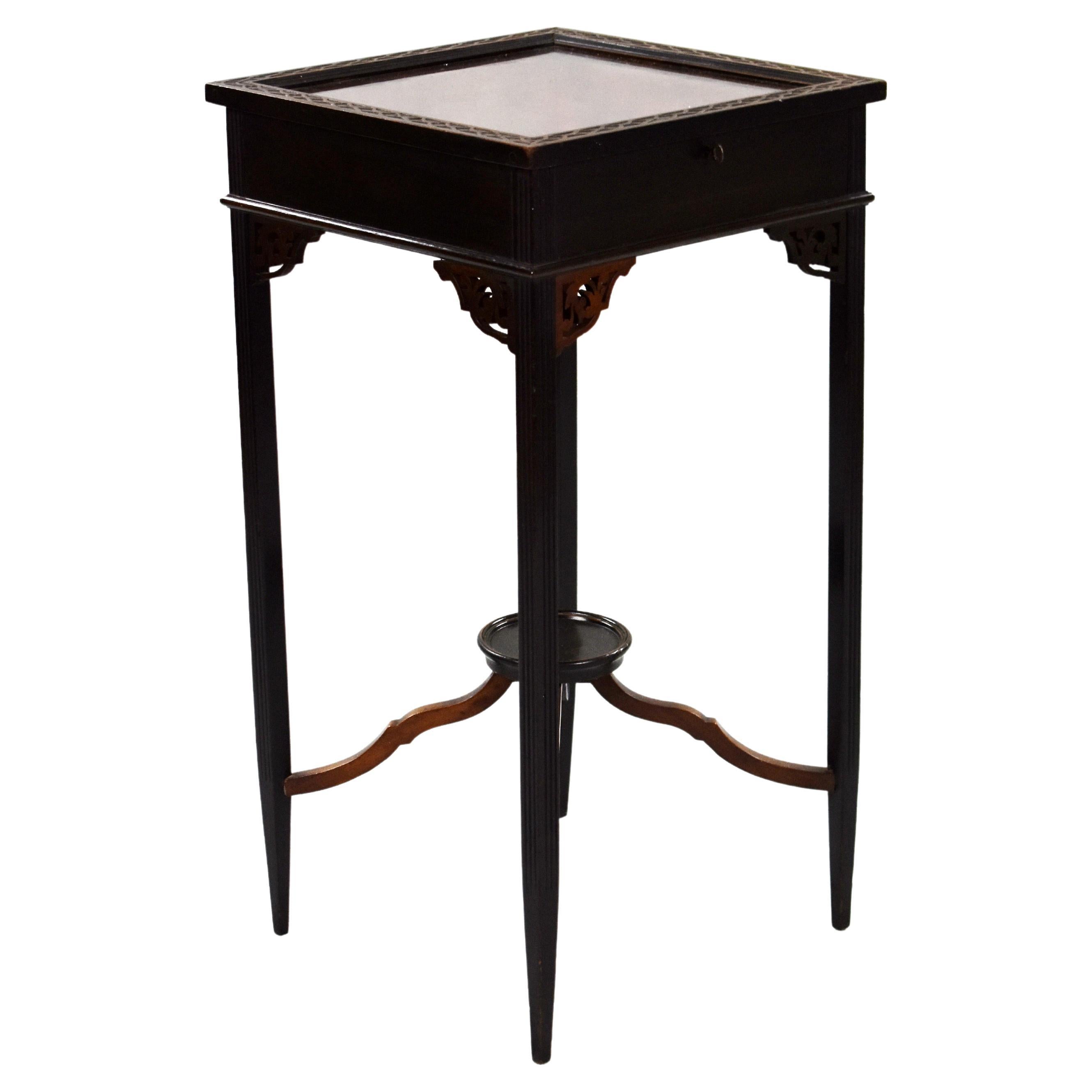 Englischer viktorianischer Bijouterie-Tisch aus Mahagoni mit Blindfretwork aus dem 20. Jahrhundert