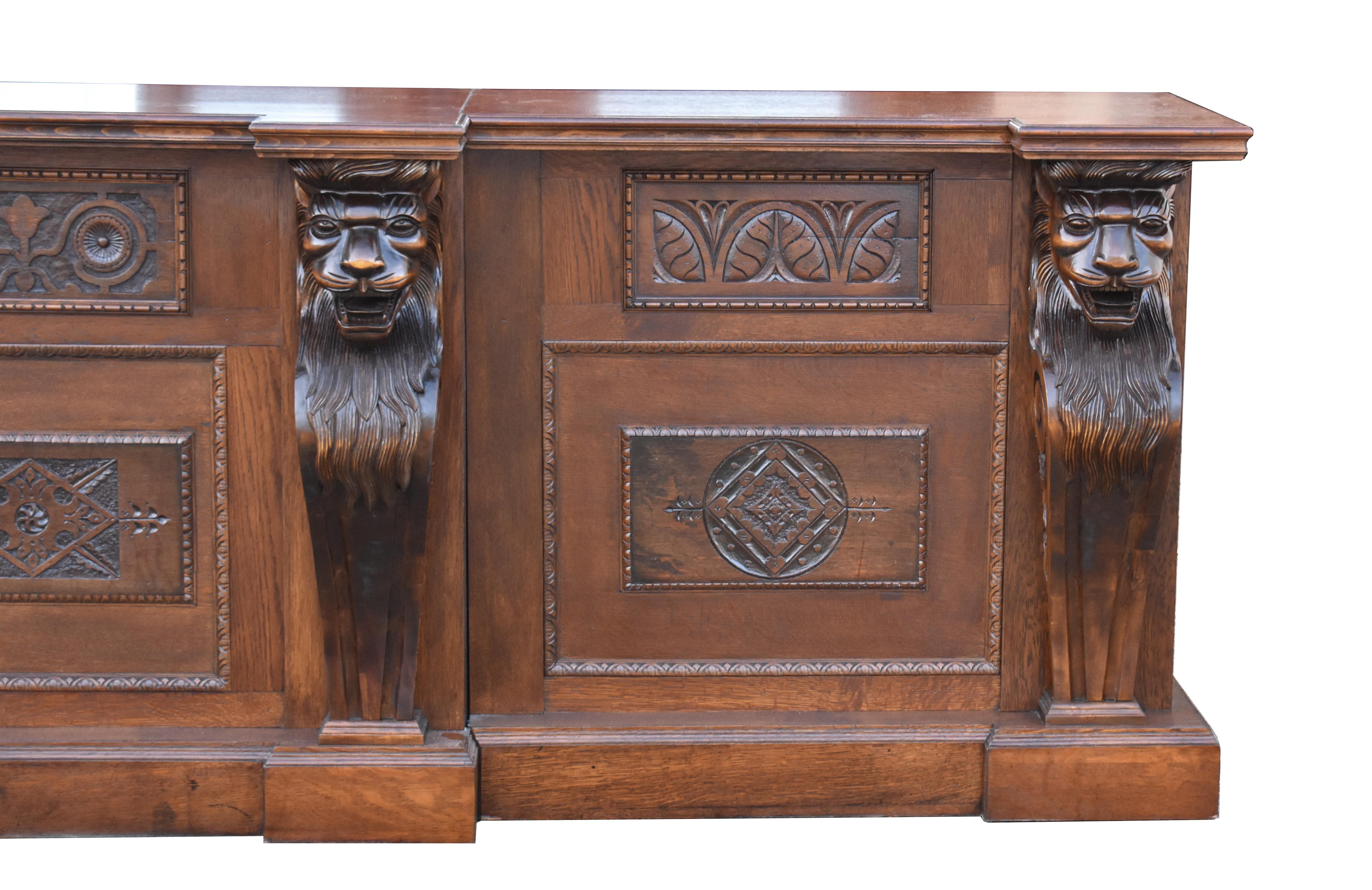 20ème siècle Anglais style victorien sculpté Oak Oak avant et arrière bar 4