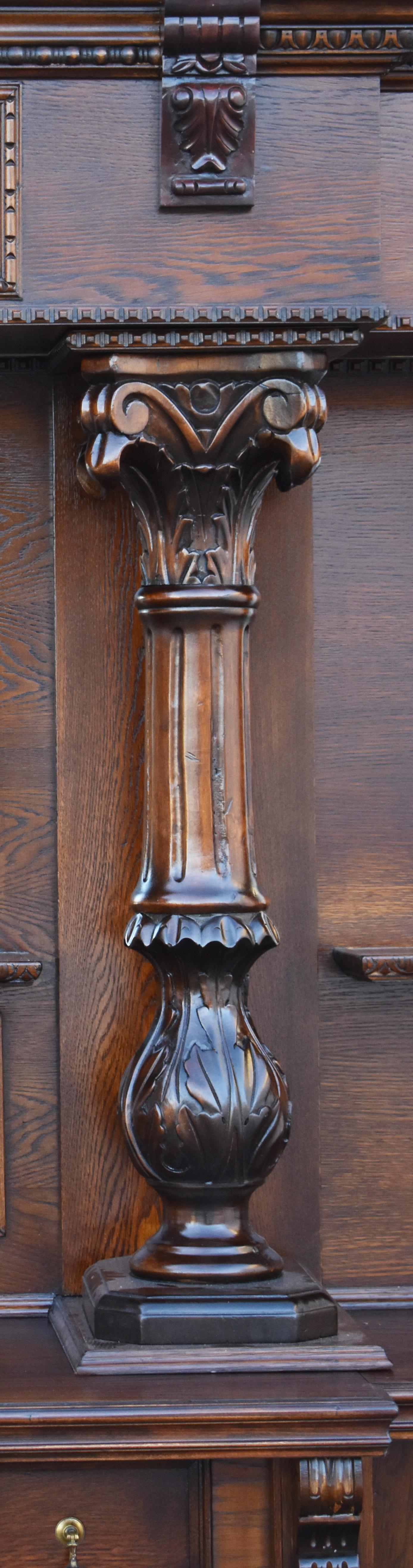 20ème siècle Anglais style victorien sculpté Oak Oak avant et arrière bar 7