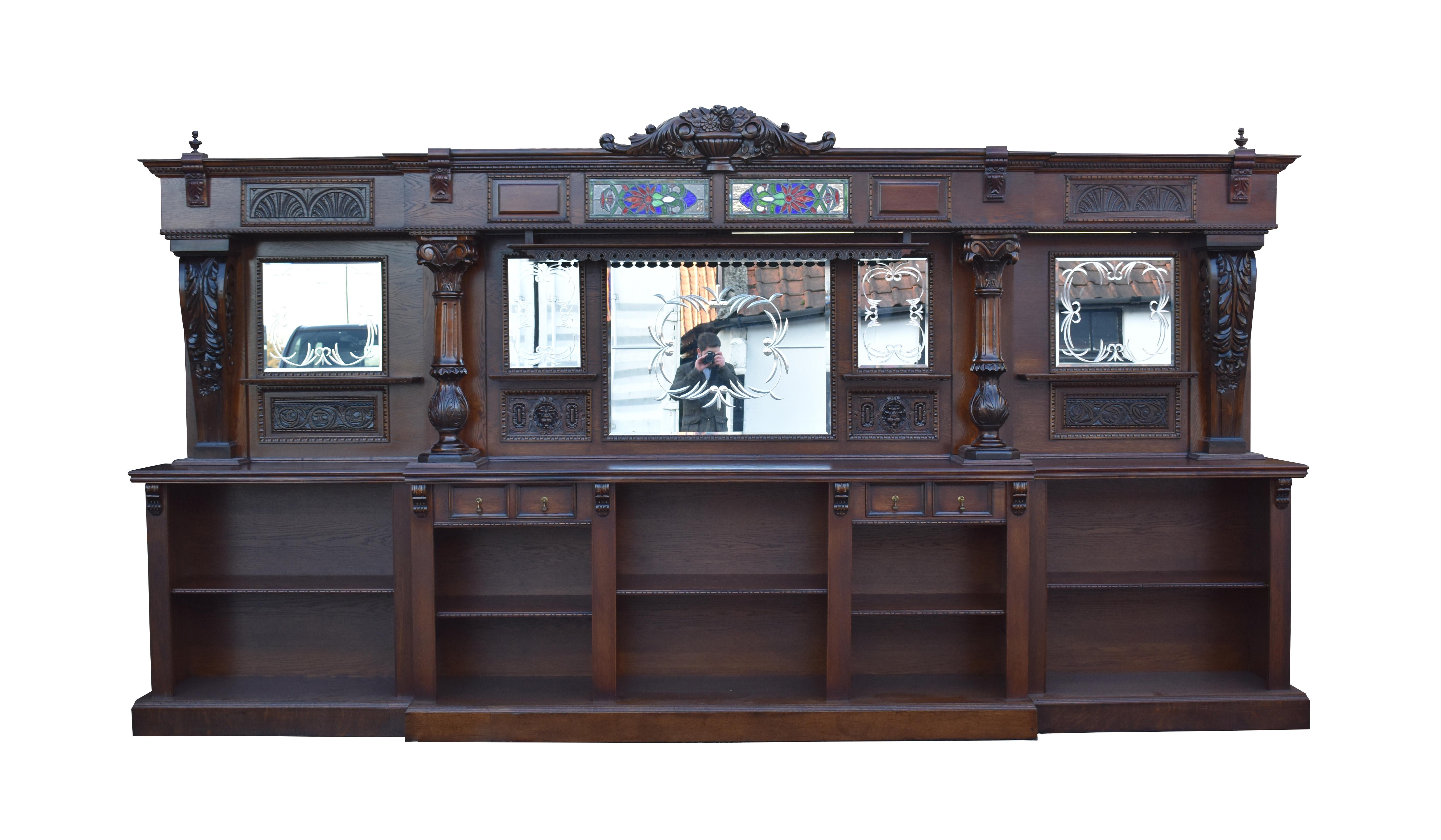 20ème siècle Anglais style victorien sculpté Oak Oak avant et arrière bar Bon état à Chelmsford, Essex