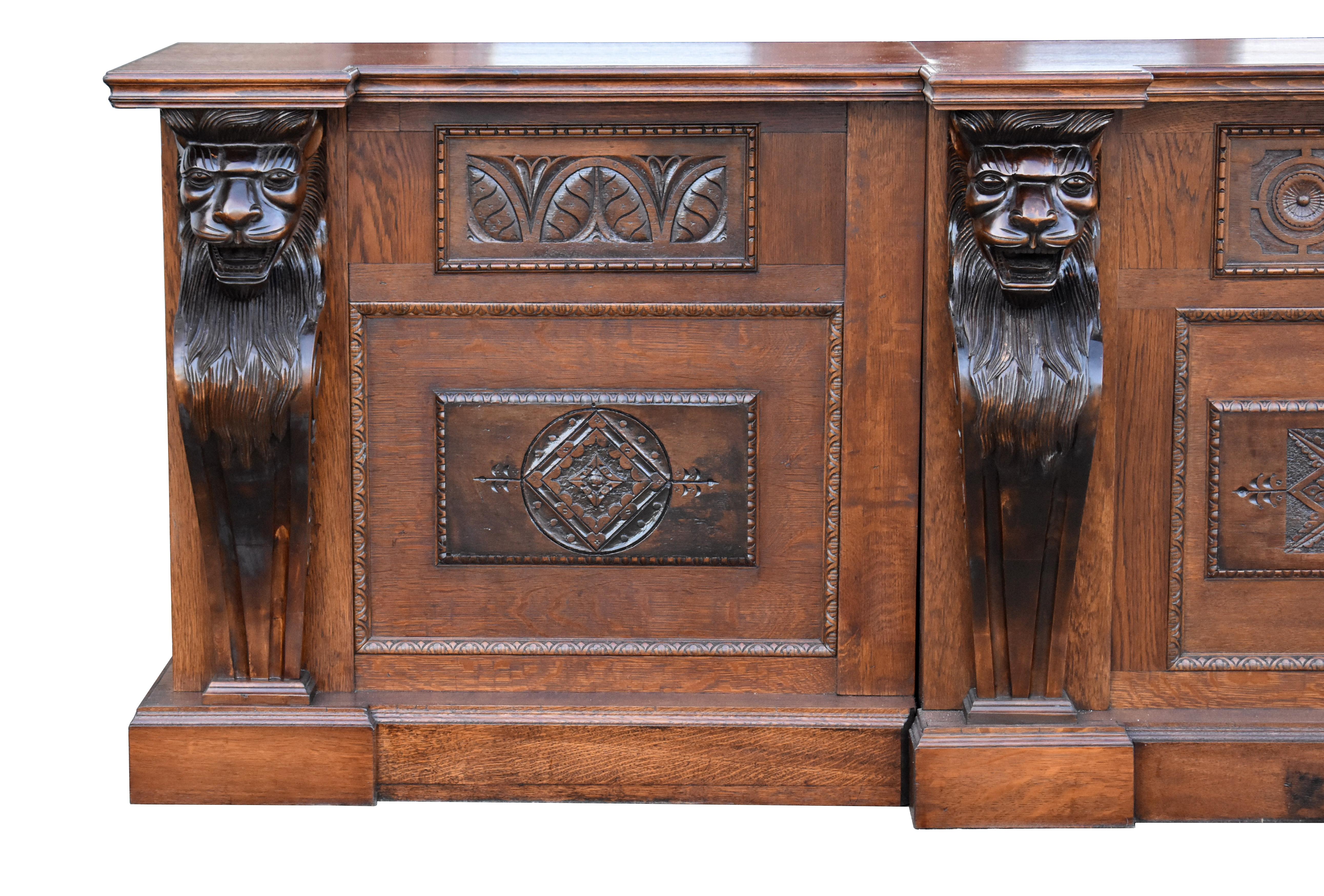 20ème siècle Anglais style victorien sculpté Oak Oak avant et arrière bar 2