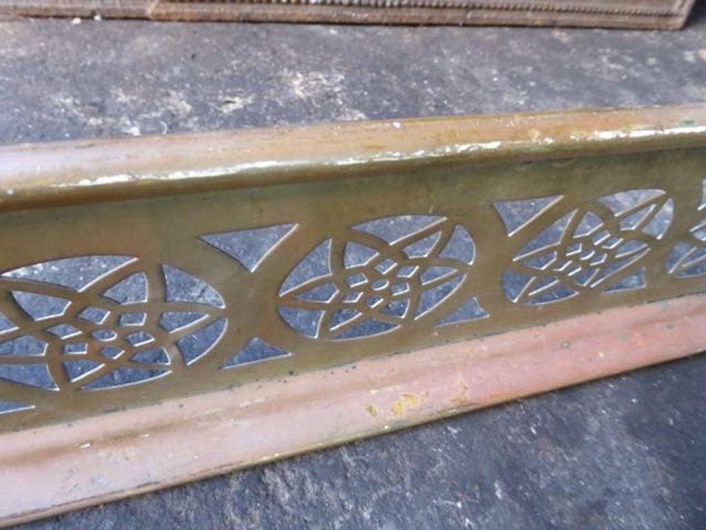 Ottone Parafango per caminetto in stile vittoriano inglese del XX secolo in vendita