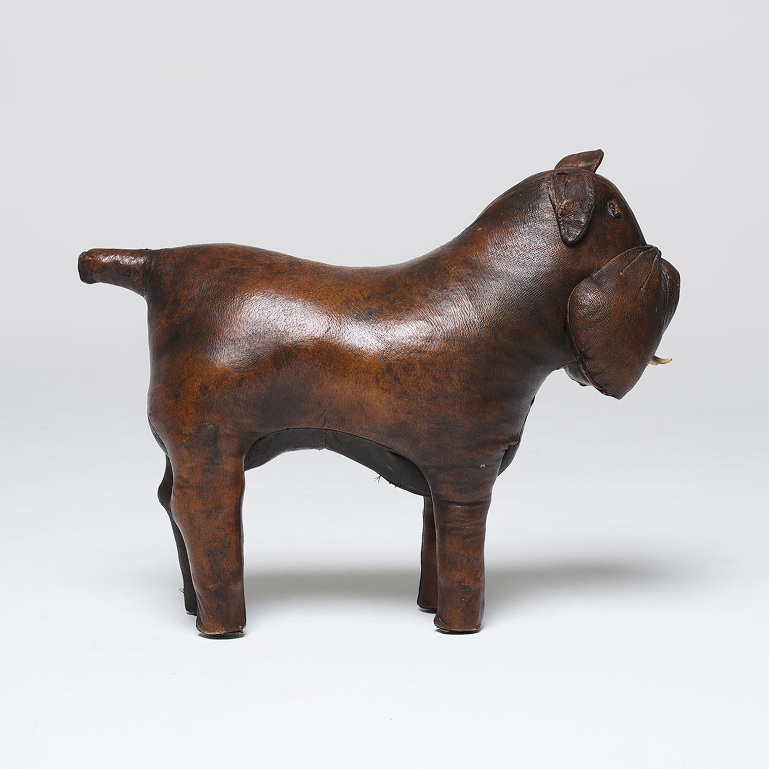 20th Century English Vintage Bulldog Footstool in Leather by Dimitri Omersa For Sale 5