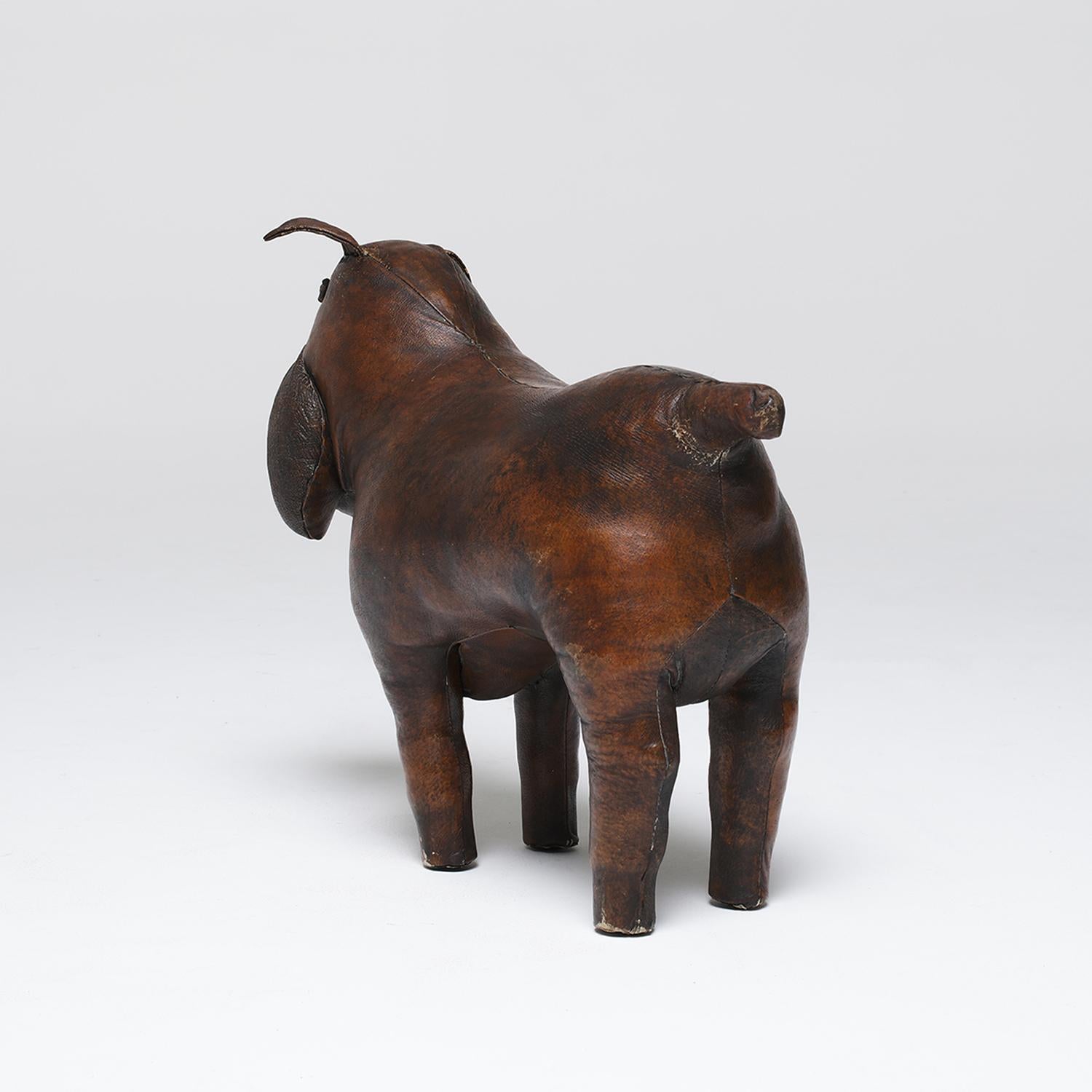 20th Century English Vintage Bulldog Footstool in Leather by Dimitri Omersa For Sale 1