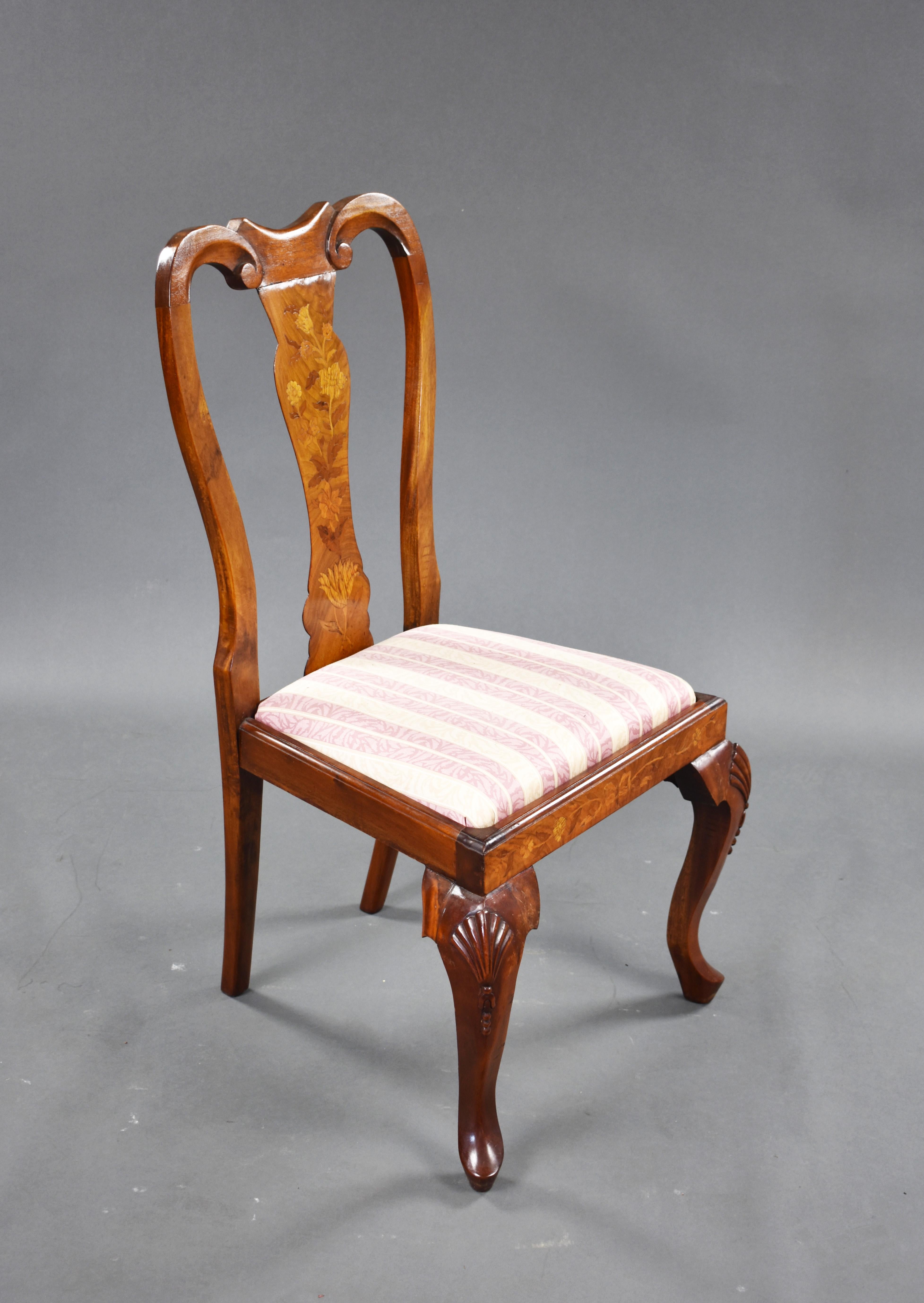 Runder englischer Esstisch aus Nussbaum mit Intarsien aus dem 20. Jahrhundert und 8 Stühlen im Angebot 5