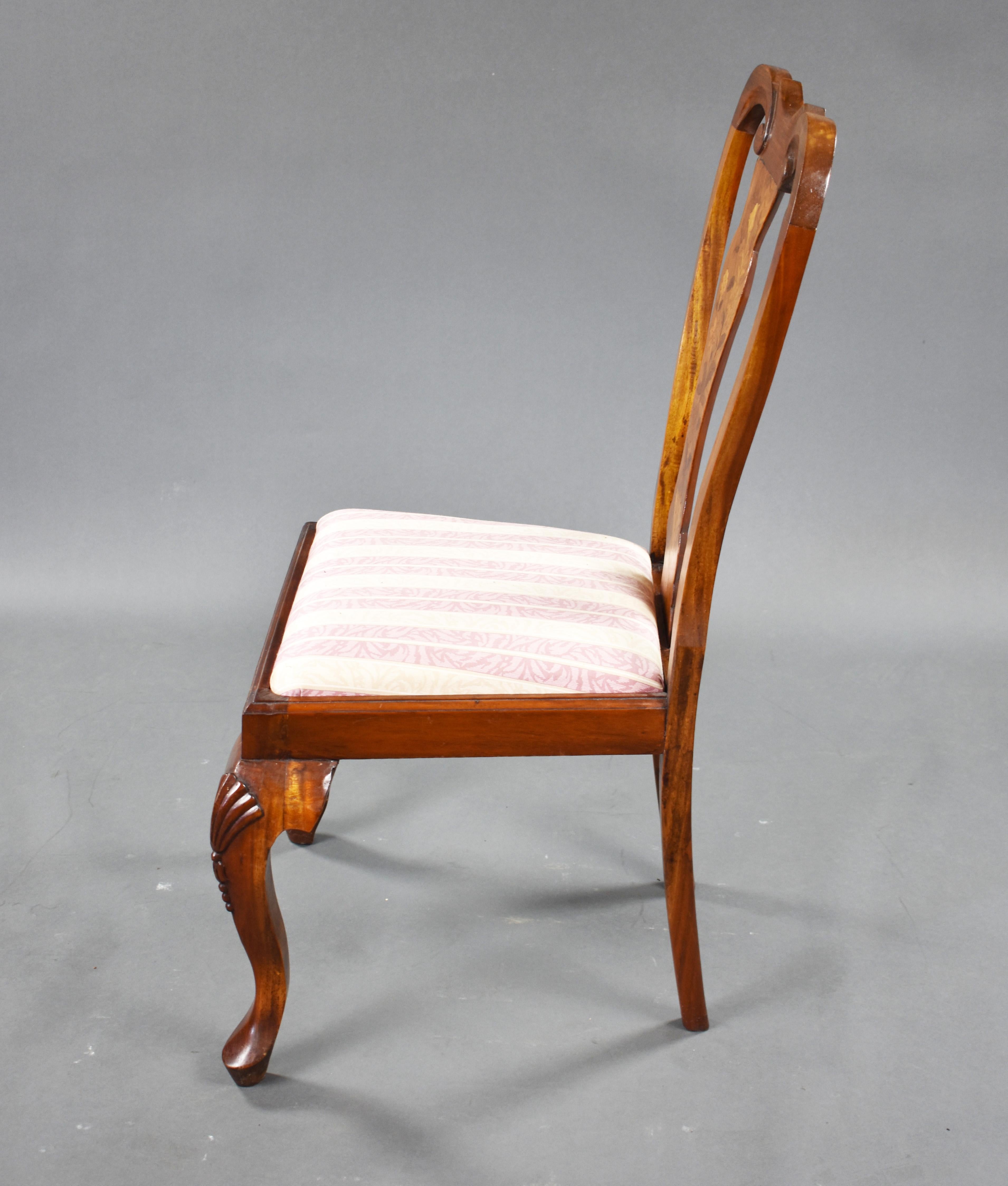 Runder englischer Esstisch aus Nussbaum mit Intarsien aus dem 20. Jahrhundert und 8 Stühlen im Angebot 8