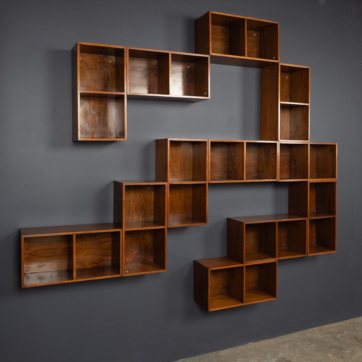 20th Century English Walnut Modular Shelving Boxes By Unix c.1960 In Good Condition For Sale In Royal Tunbridge Wells, Kent