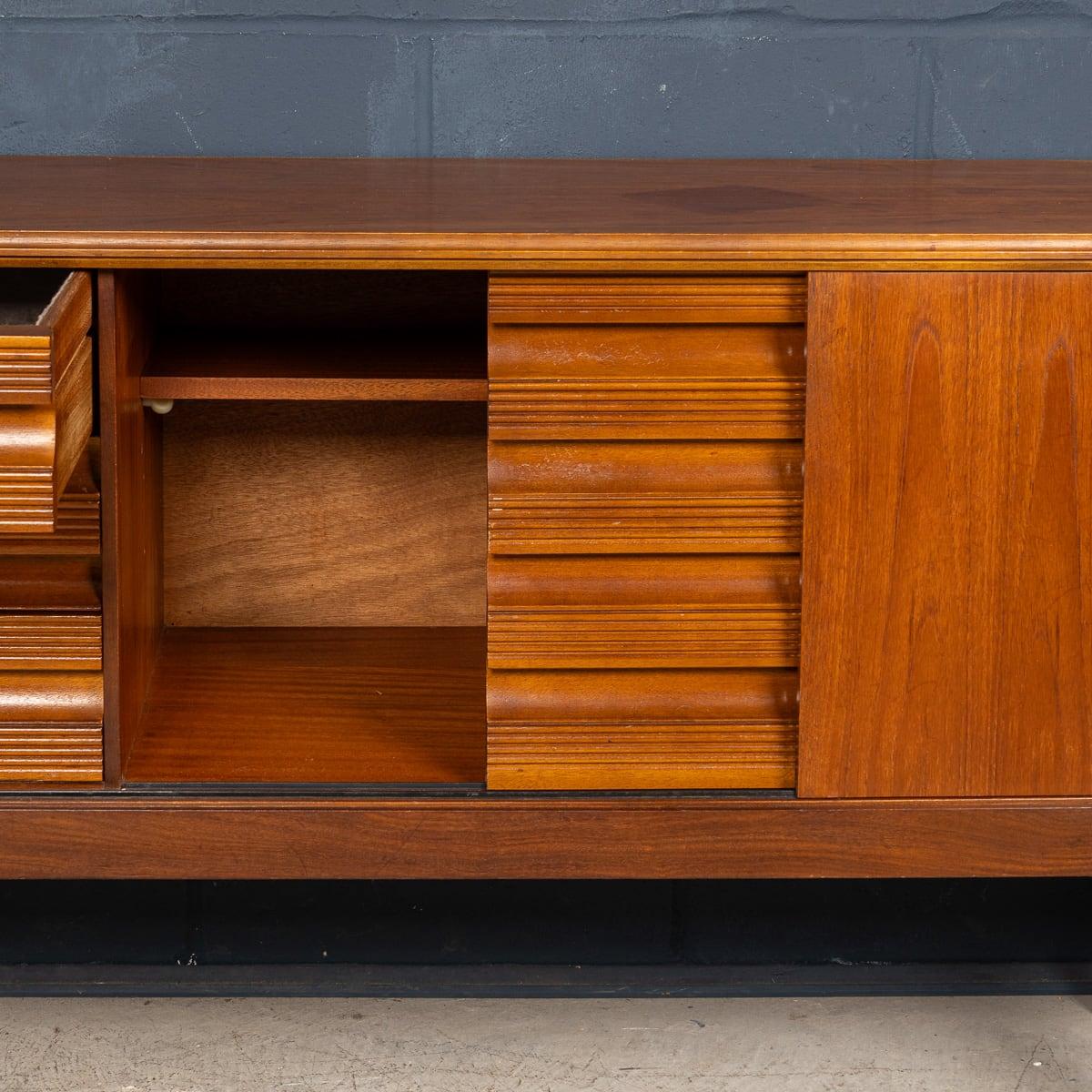 20th Century English Walnut Sideboard By Elliots Of Newbury c.1960 14