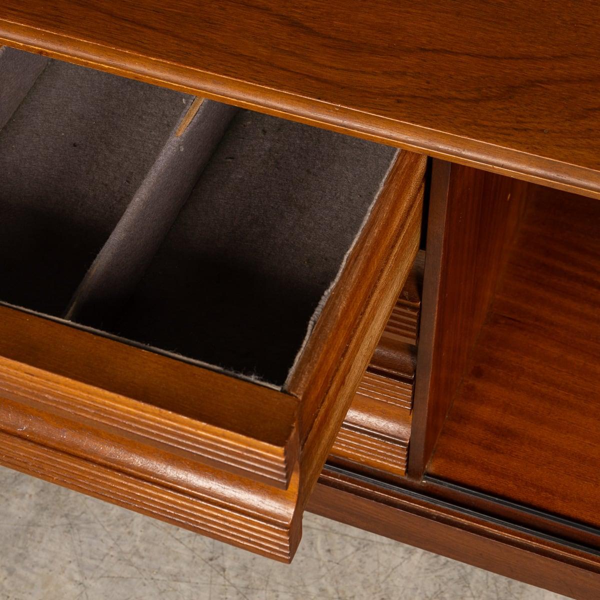 20th Century English Walnut Sideboard By Elliots Of Newbury c.1960 15
