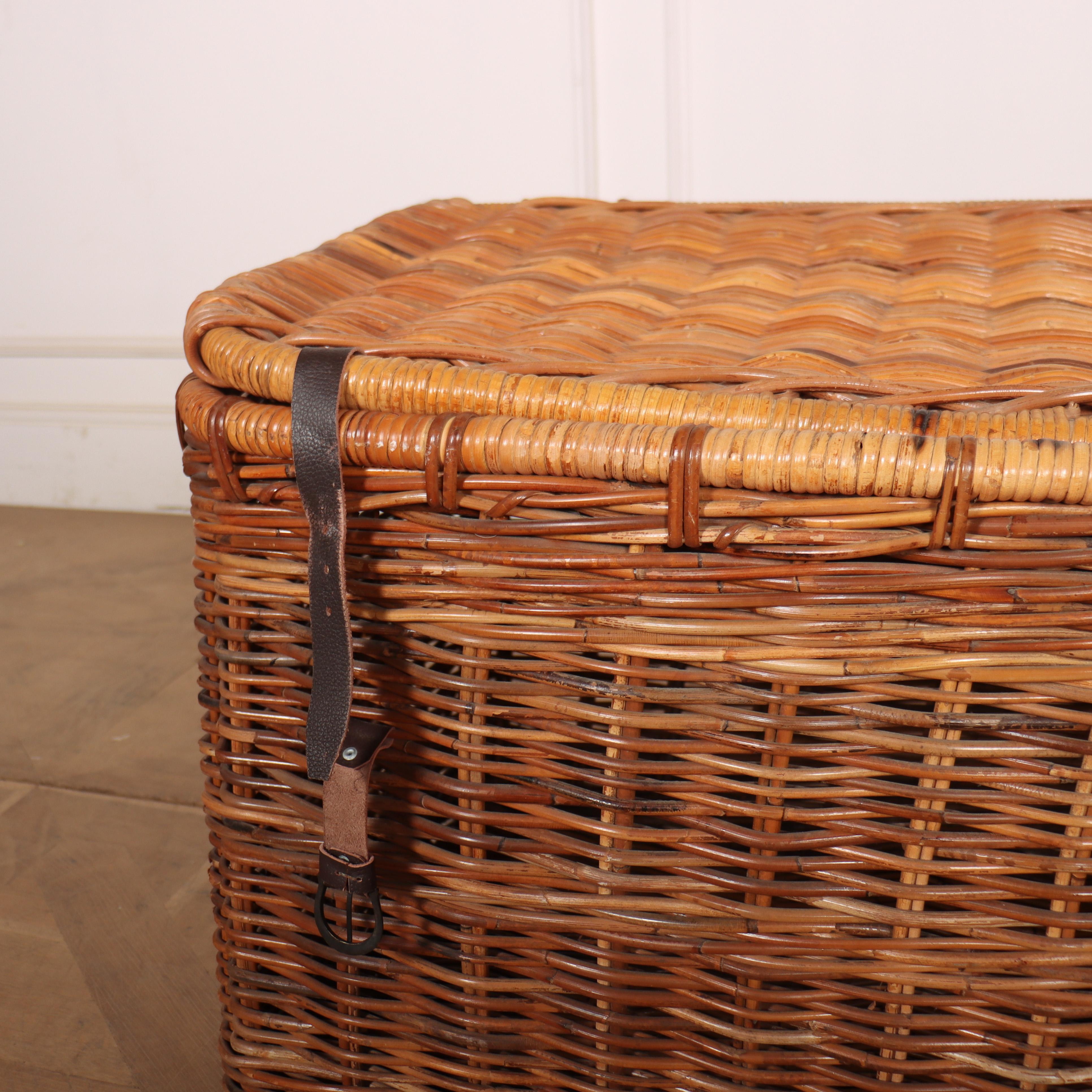 20th Century English Wicker Hamper 1